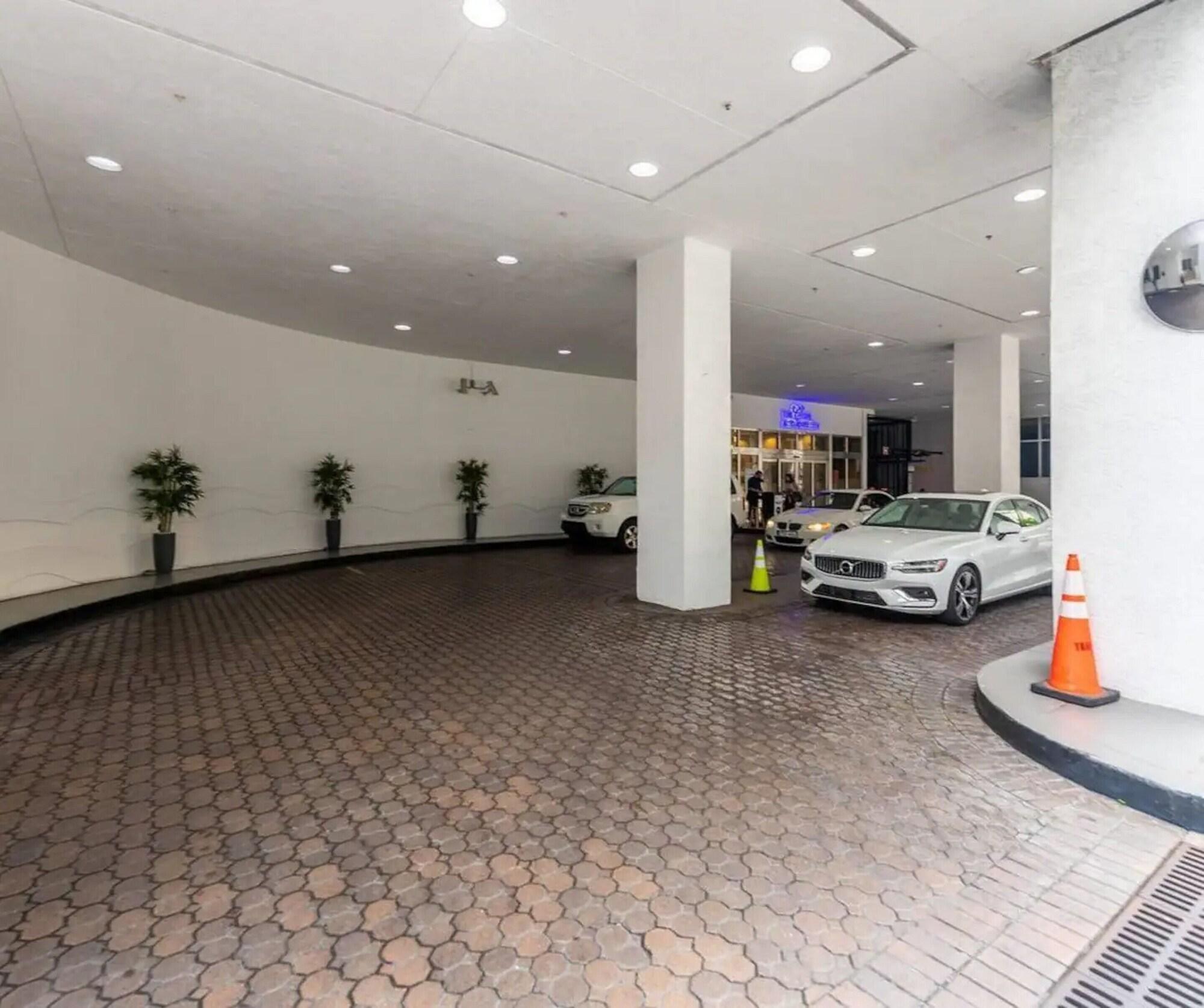 Vista Lobby OneLuxStay in the Heart of Brickell