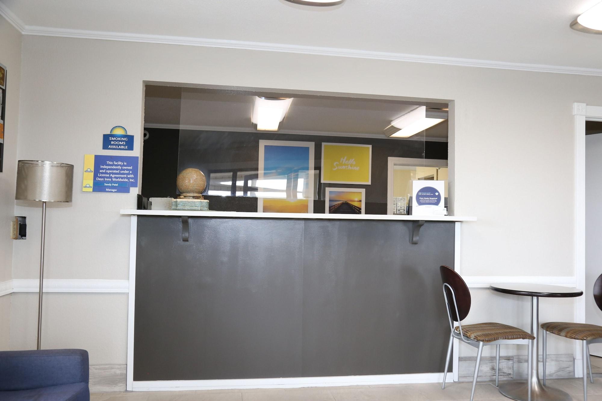 Vista Lobby Days Inn by Wyndham Monroe LA