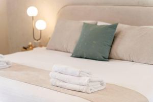 Alquiler Vacacional - Breezy 3BR Apartment with two balconies at 7 Harav Kook In City Center