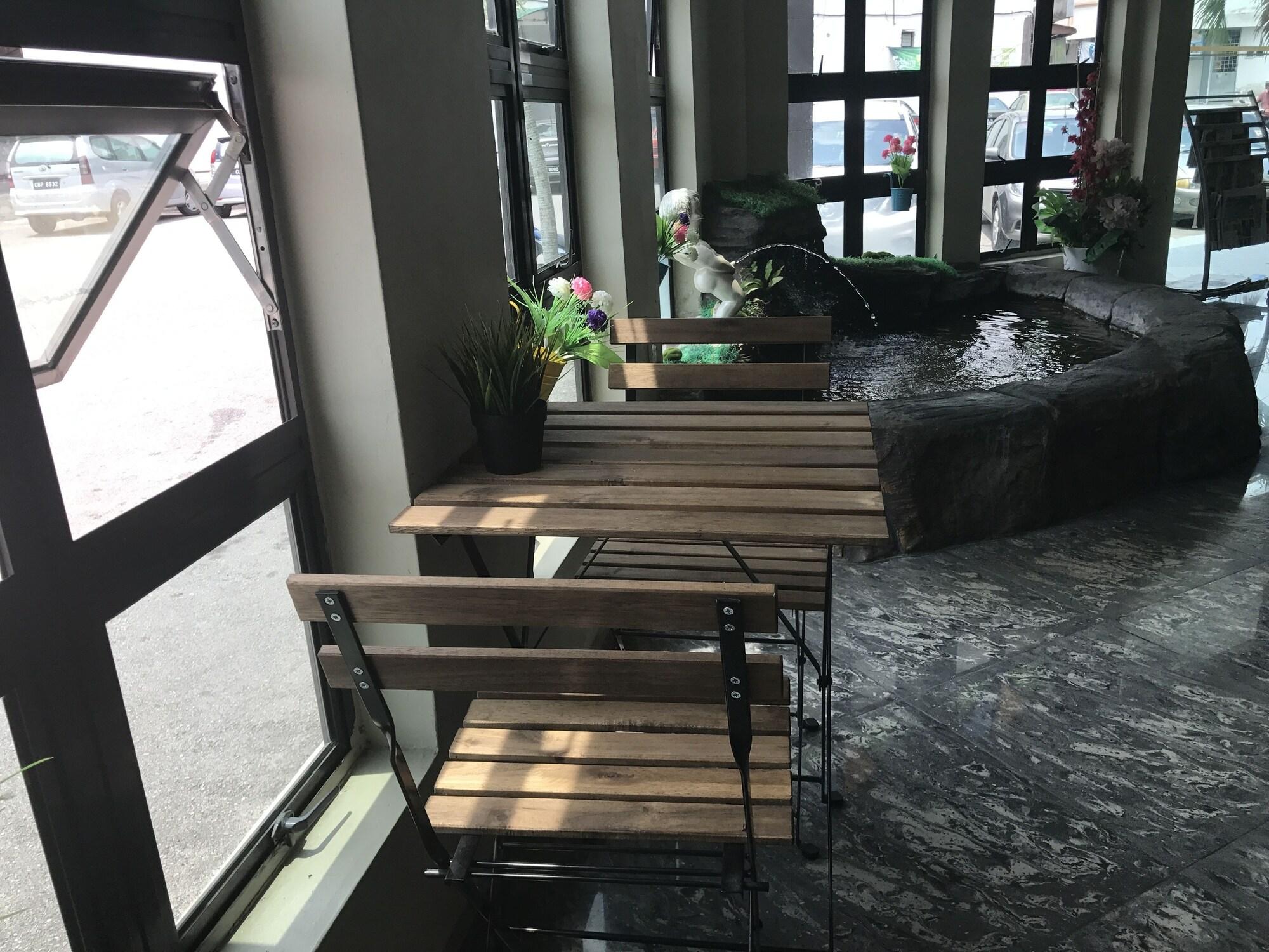 Vista Lobby Sherwinton Hotel