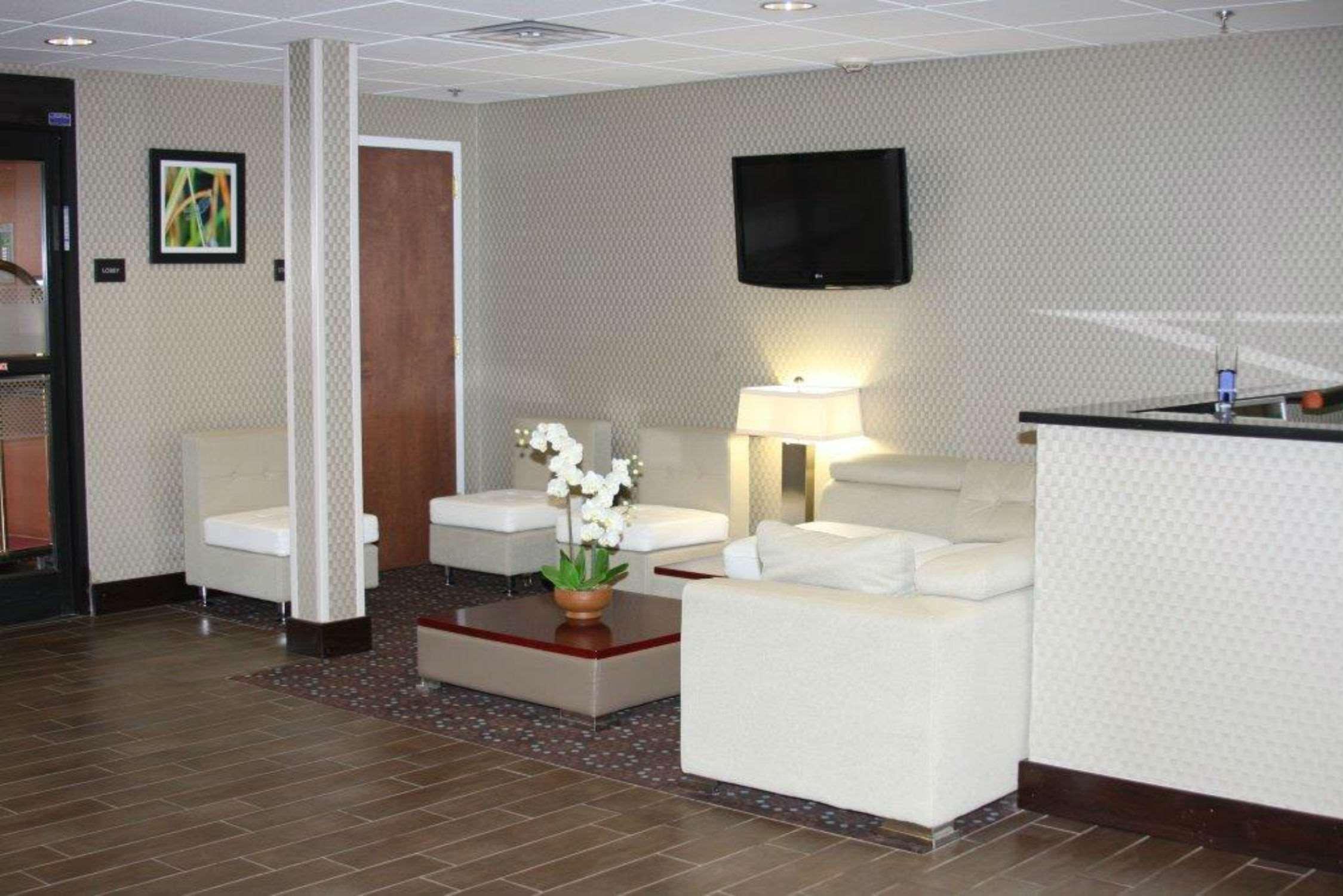 Vista Lobby Hampton Inn Williamston