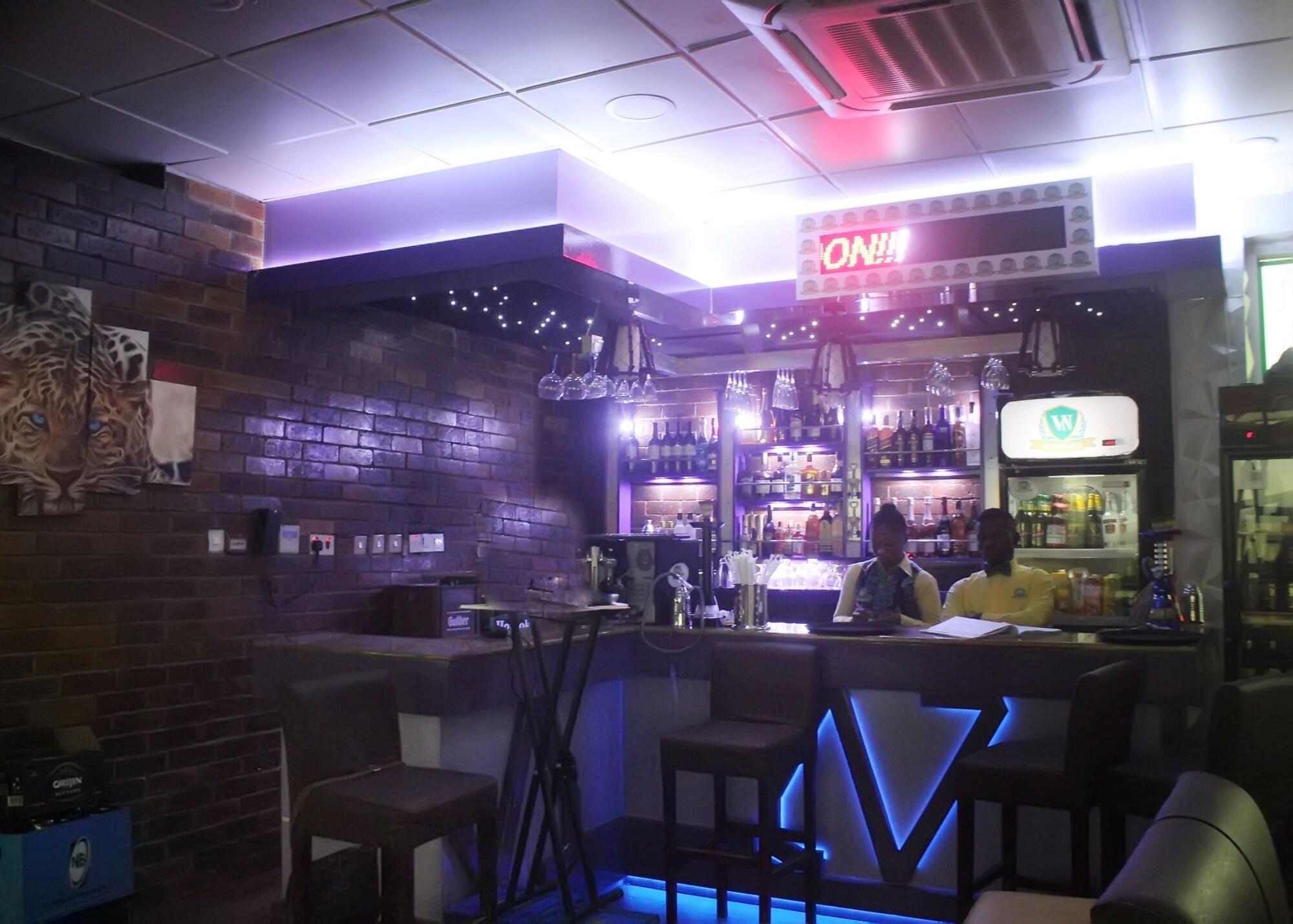 Bar/Salón Vintage Nest