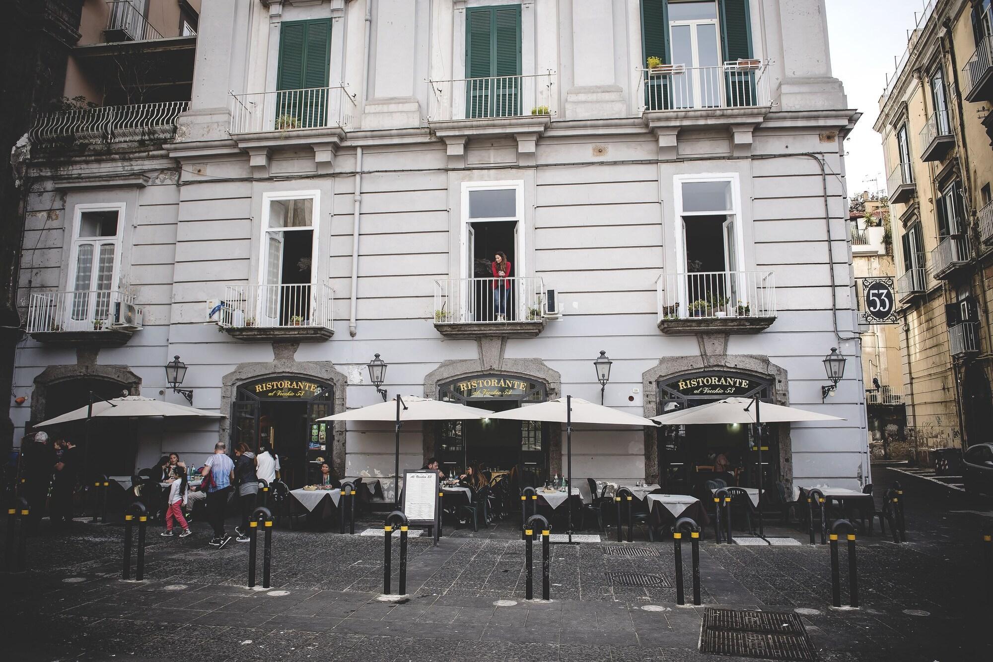 Vista Exterior B&B Le 4 Stagioni Dante's Suites