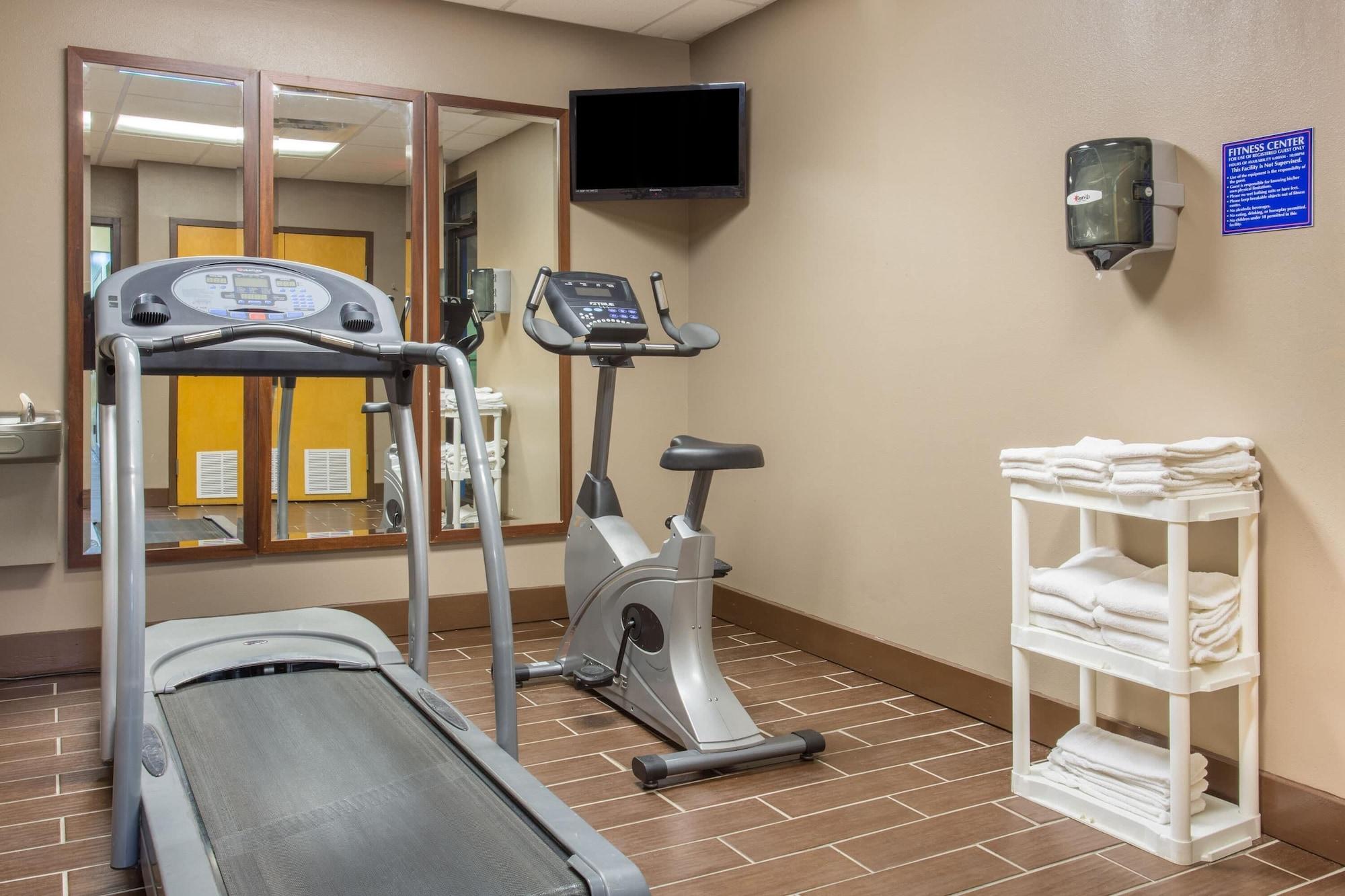 Gimnasio Howard Johnson by Wyndham Ocala FL I-75