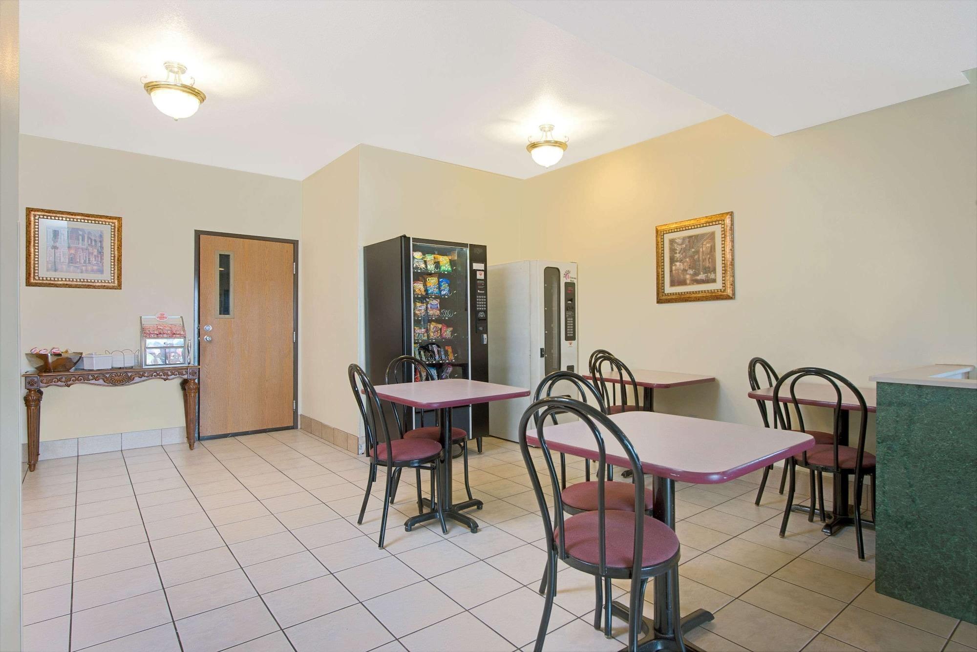 Restaurant Super 8 by Wyndham Bonne Terre