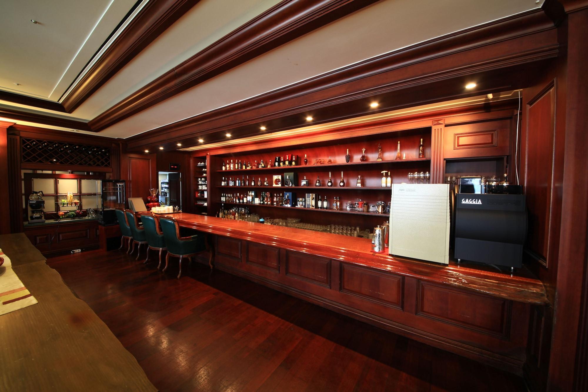 Bar/Salón Asia Lakeside Hotel