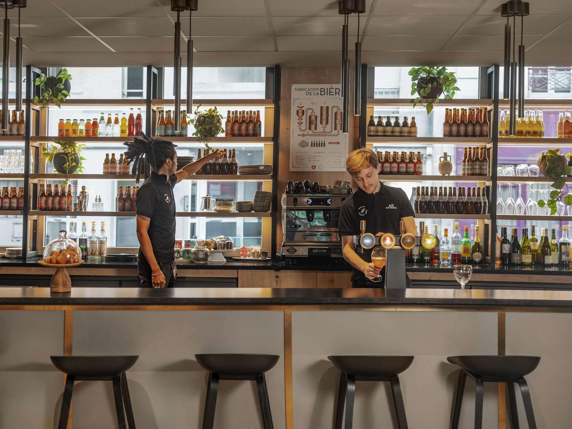 Bar/Salón Ibis Paris Gare Montparnasse Catalogne