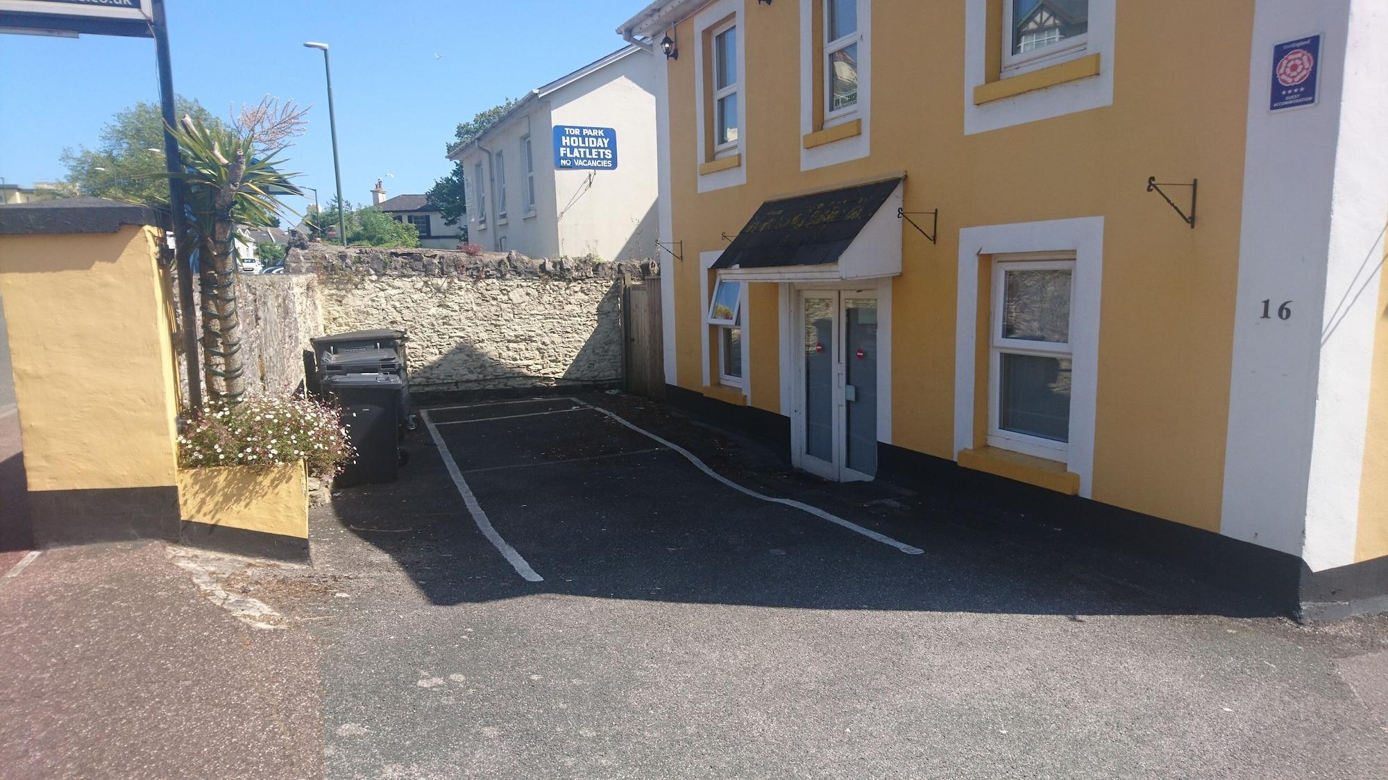 Varios Heathcliff House, Exclusively for Adults, Free Large Car Park