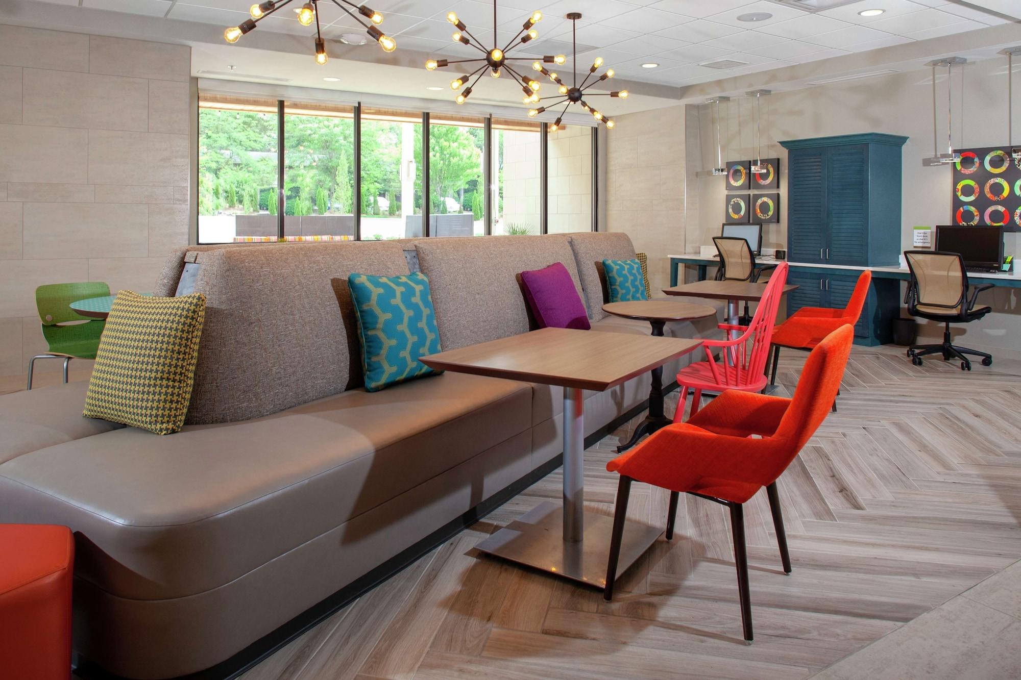 Vista Lobby Home2 Suites by Hilton Bloomington