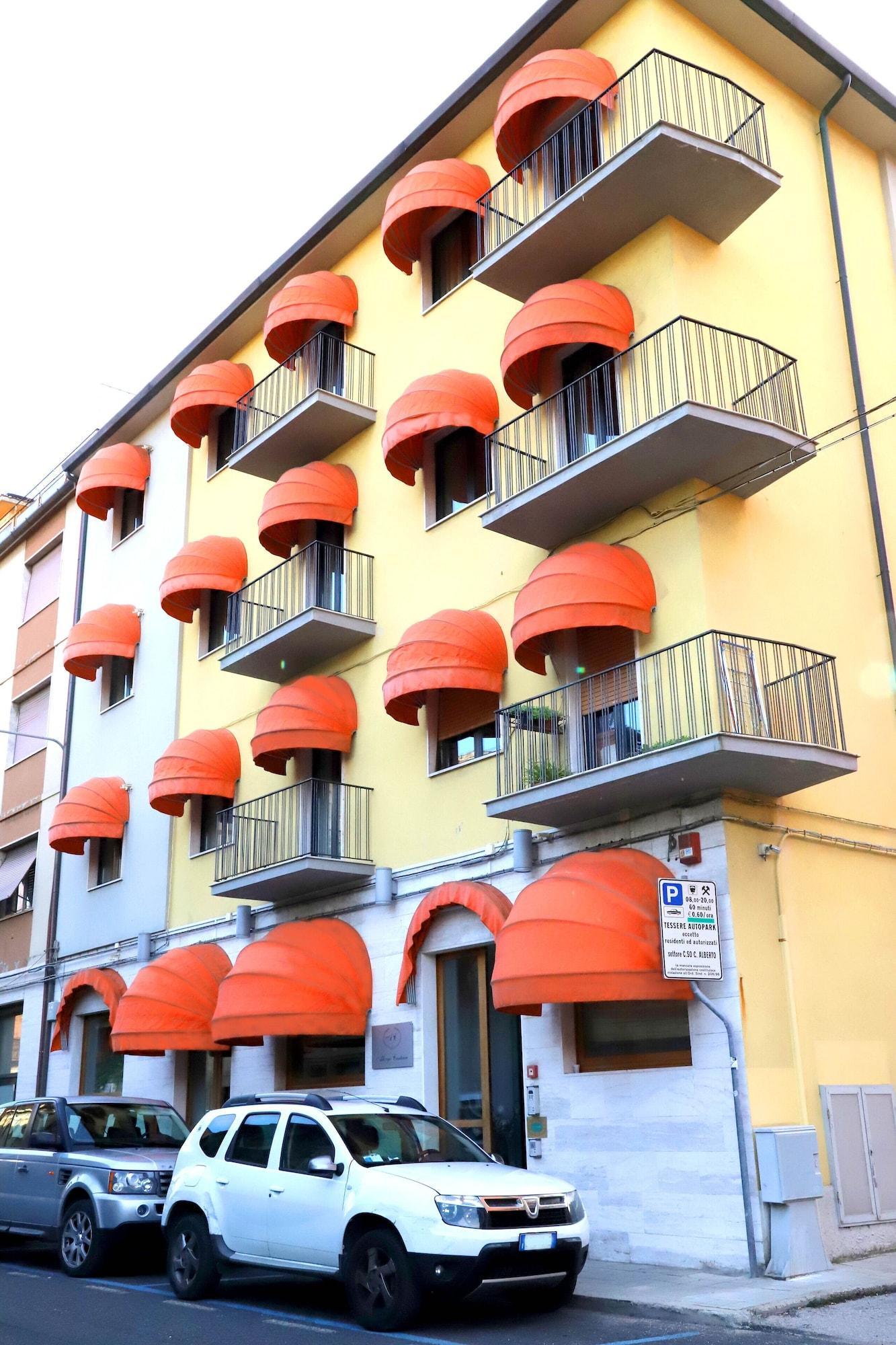 Vista Exterior Albergo Cantiani