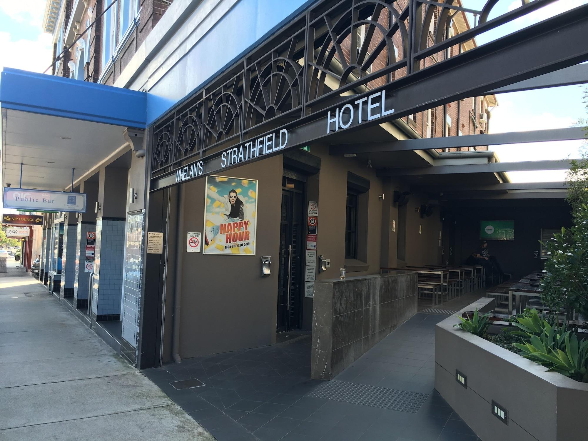 Varios Strathfield Hotel