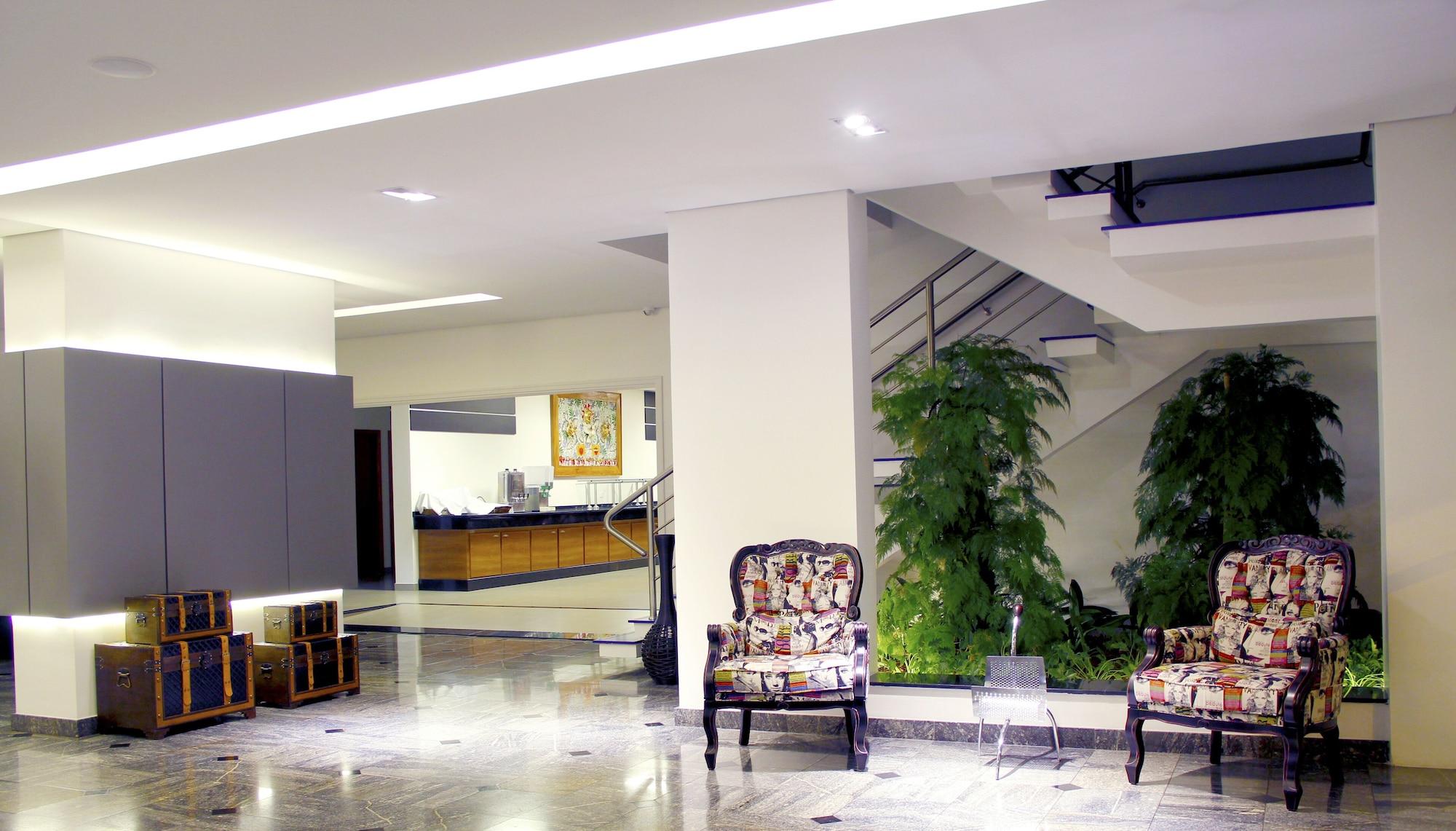 Vista Lobby Antonio's Palace Hotel
