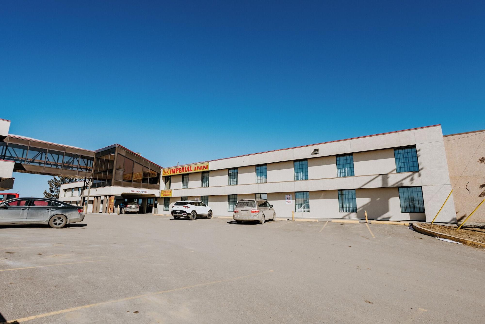 Vista Exterior New Imperial Inn Cold Lake