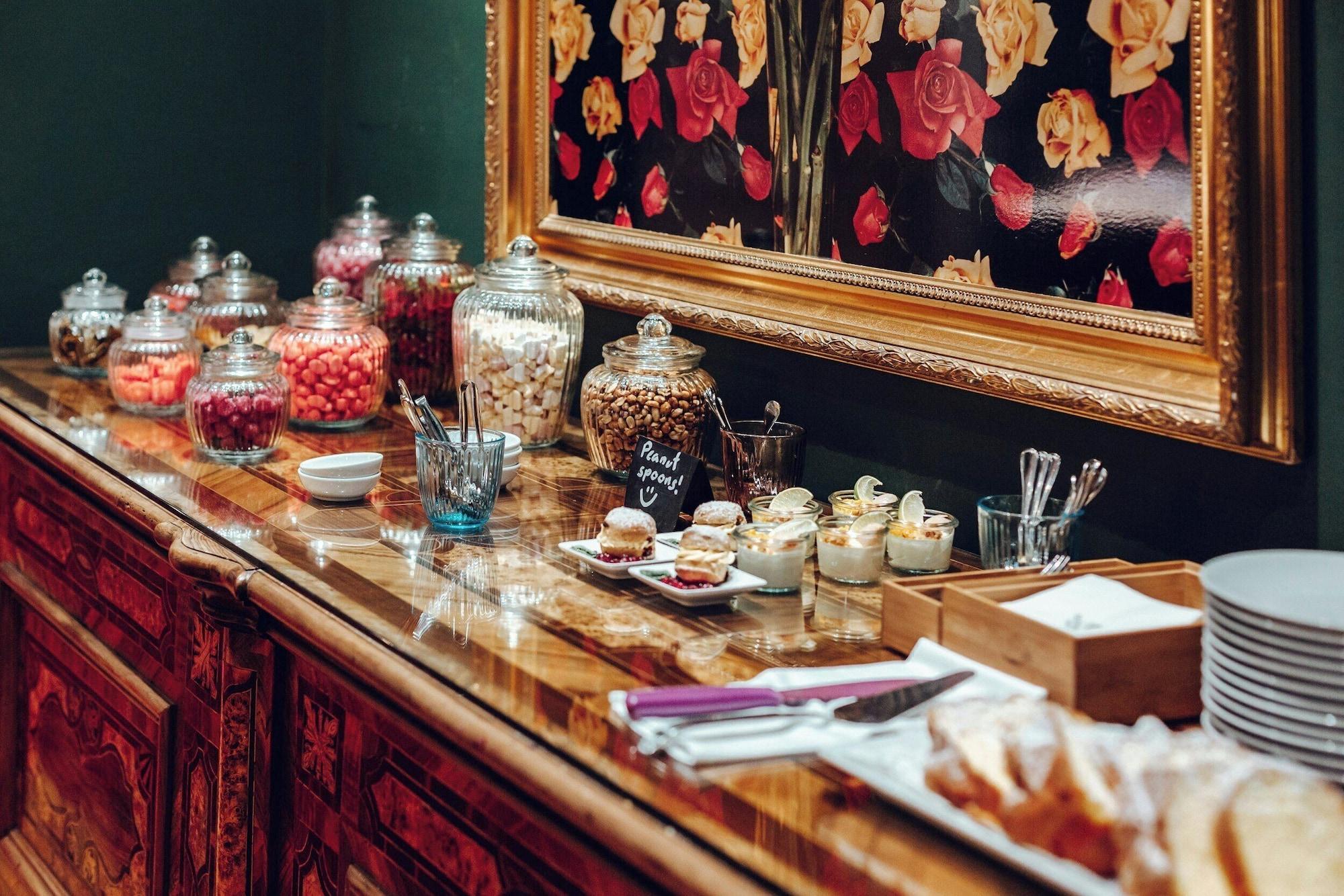 Bar/Salón Small Luxury Hotel Altstadt Vienna