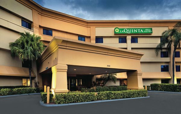 La Quinta Inn & Suites by Wyndham Miami Airport East