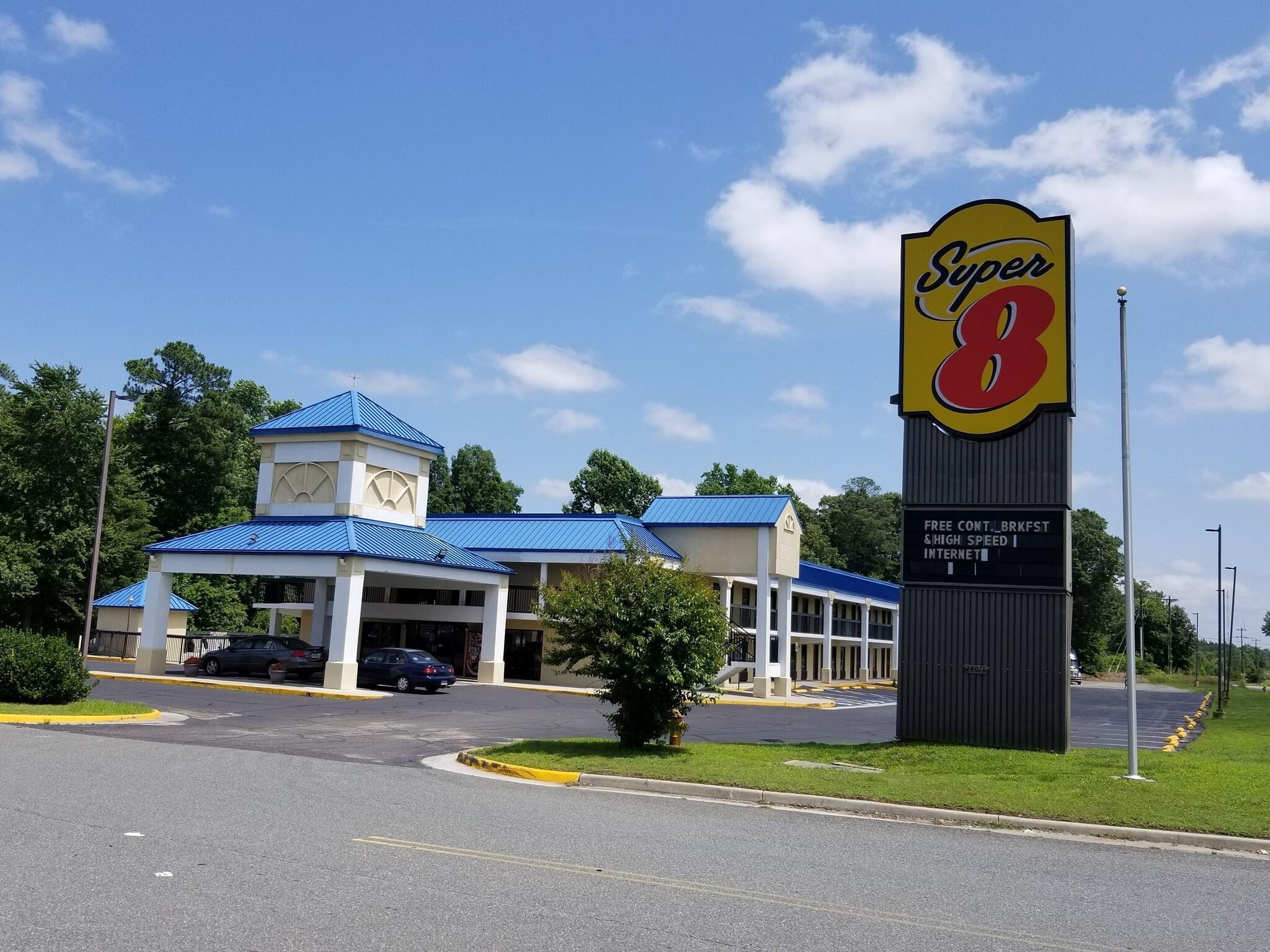 Vista Exterior Super 8 by Wyndham Ruther Glen Kings Dominion Area