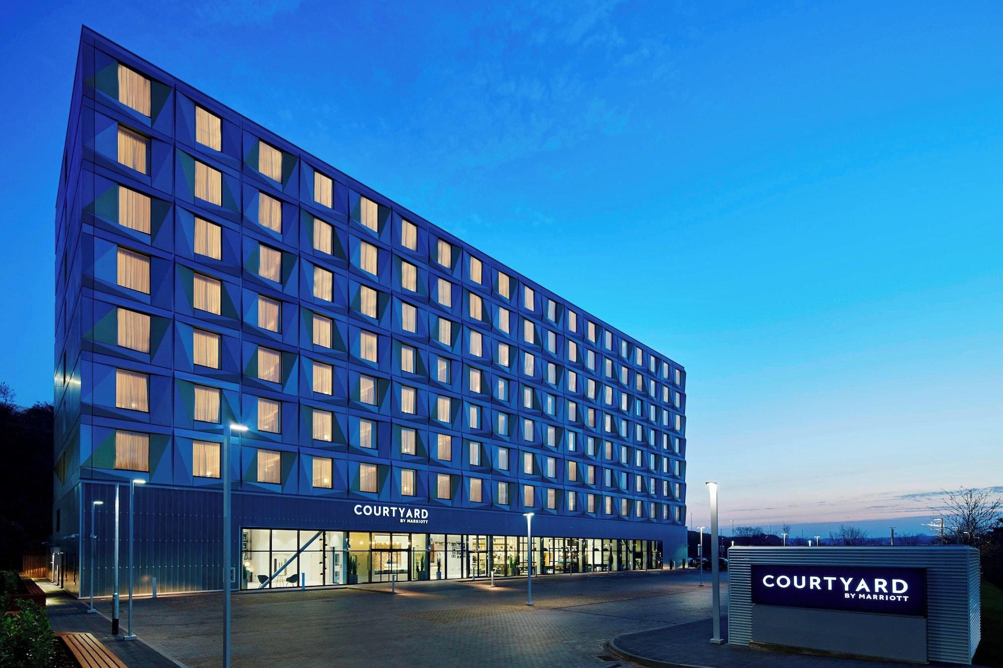Vista Exterior Courtyard by Marriott Luton Airport