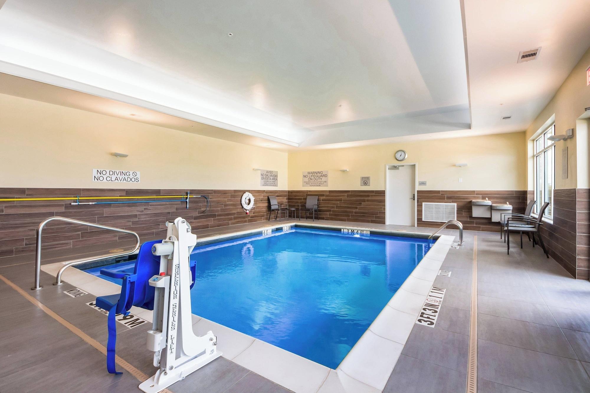 Vista Piscina Fairfield Inn & Suites by Marriott Dallas Plano/Frisco