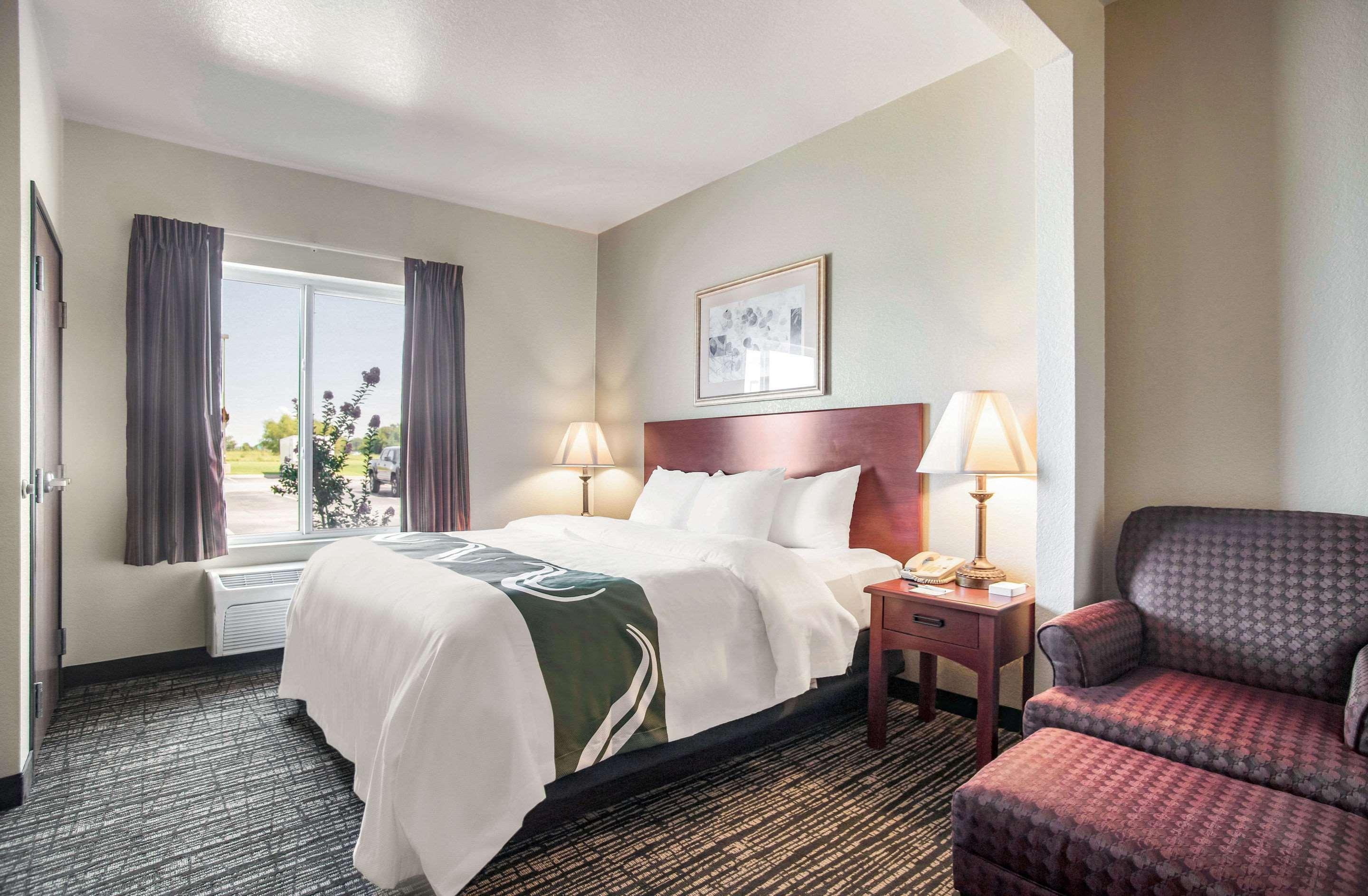 Suite Quality Inn Parsons North