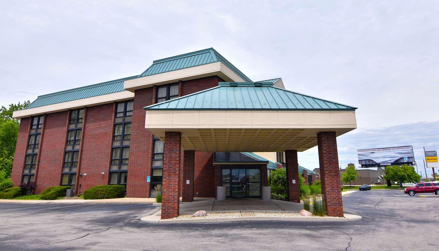 Vista Exterior Best Western Plus Indianapolis North at Pyramids