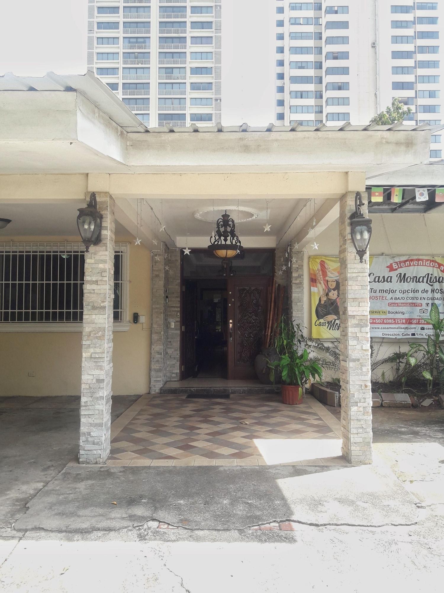 Vista Exterior Casa MonaLisa PTY - Hostel