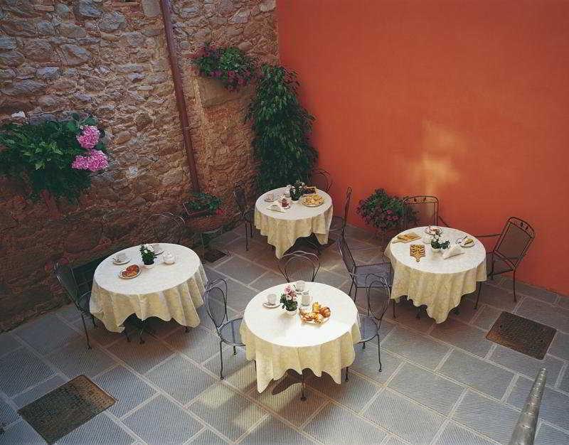 Varios Albergo Falterona