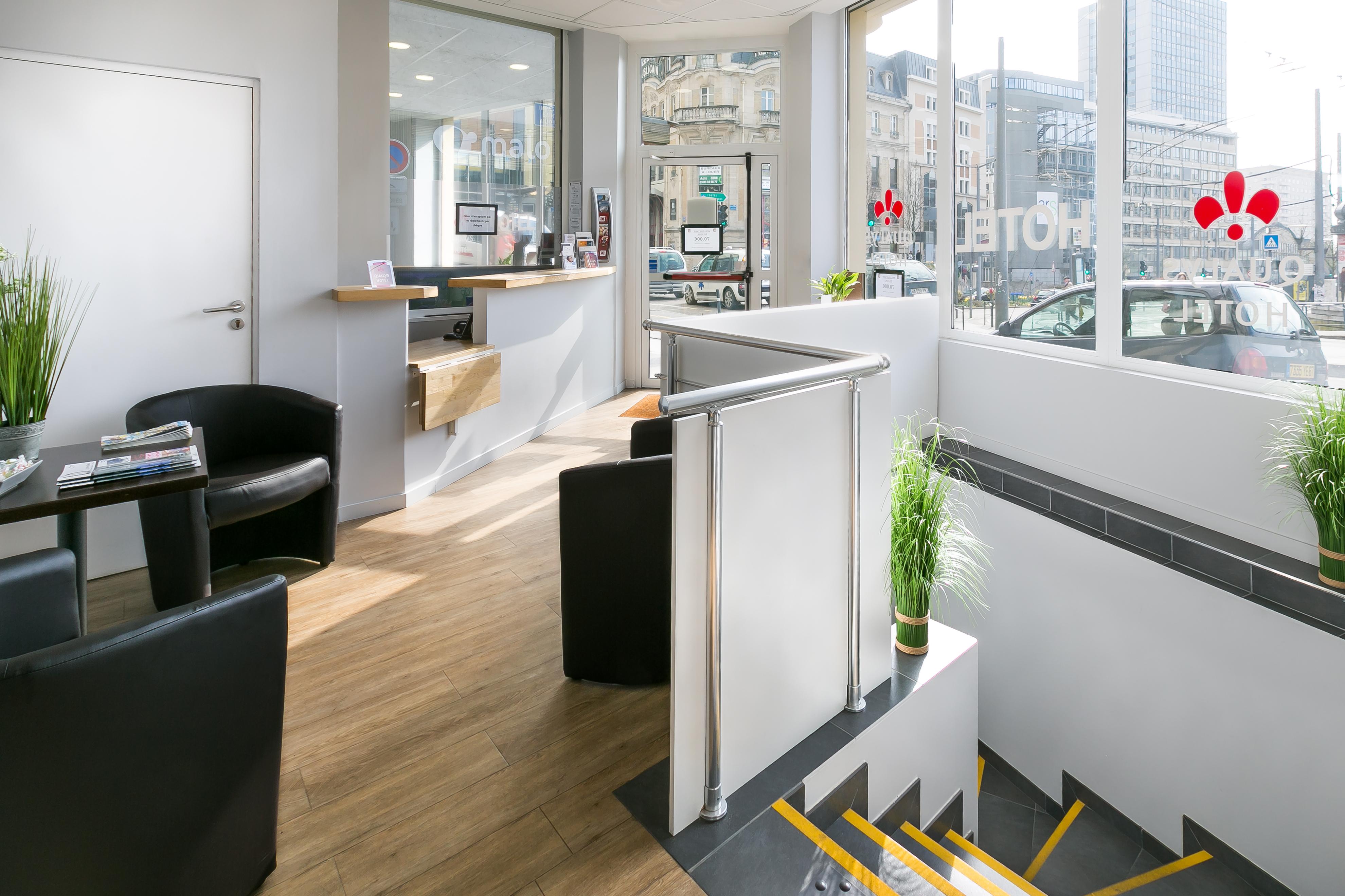 Vista Exterior Hotel Foch Nancy Centre Gare