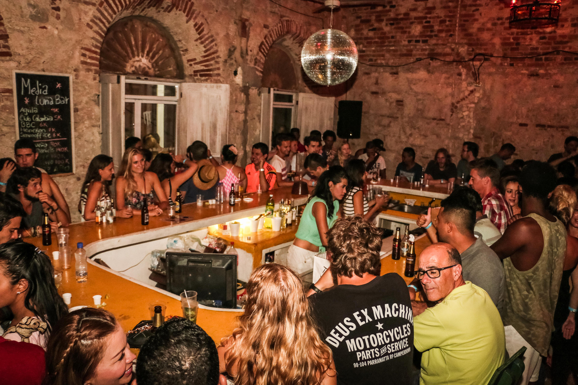 Bar/Salón Media Luna Hostel