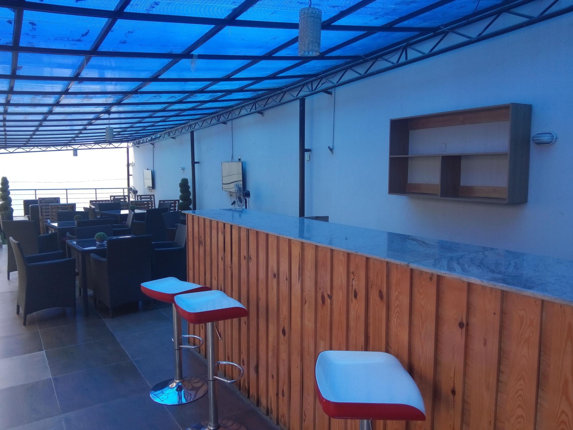Bar/Salón Orchid Suite & Apartment