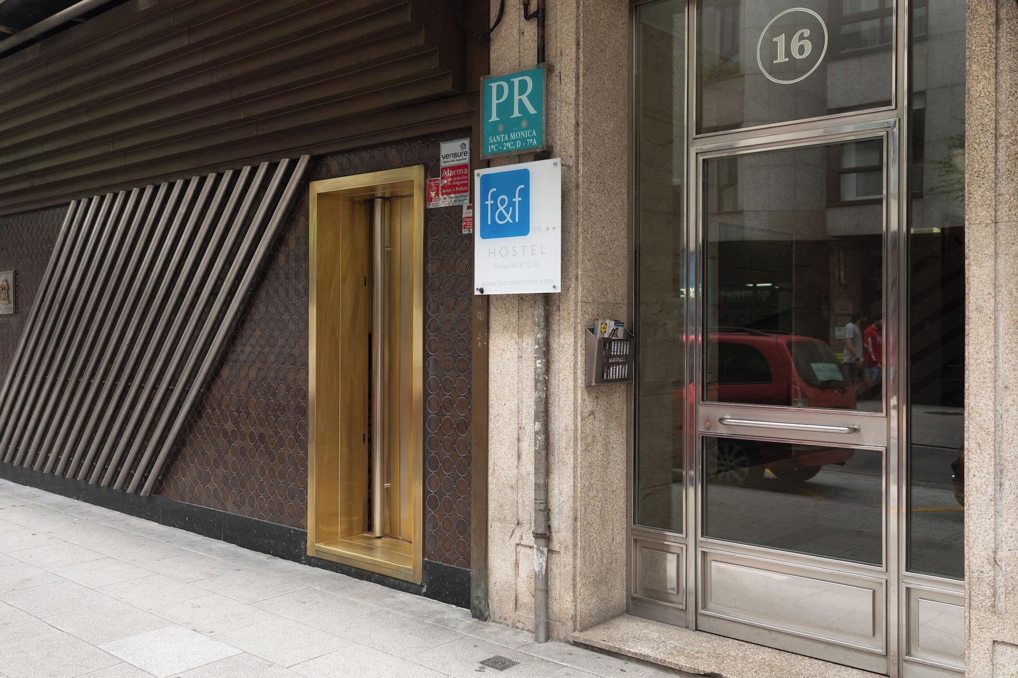 Vista Exterior Pension Residencia F&F