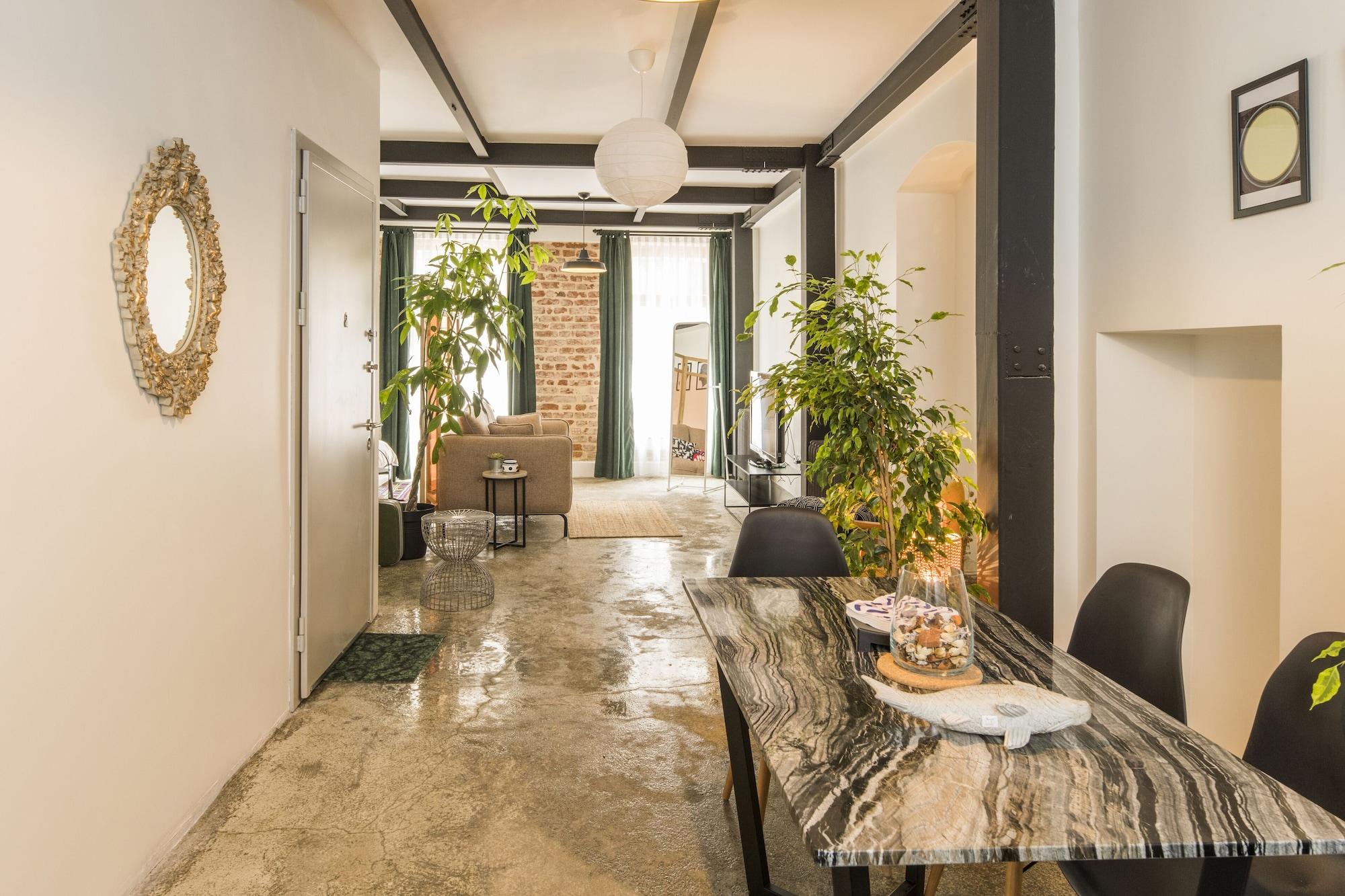 Varios Amalia Flats by Oval