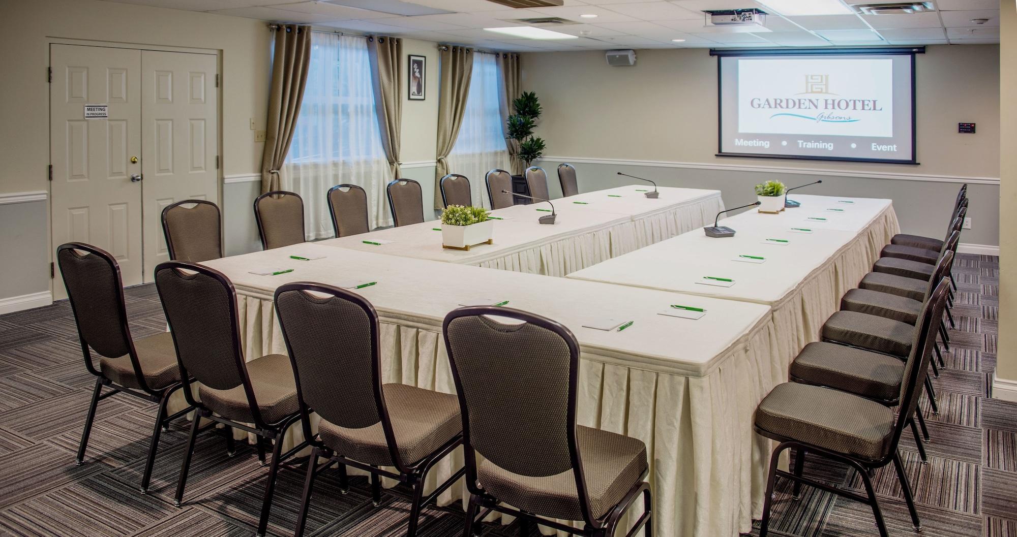 Sala de Reuniones Gibsons Garden Hotel