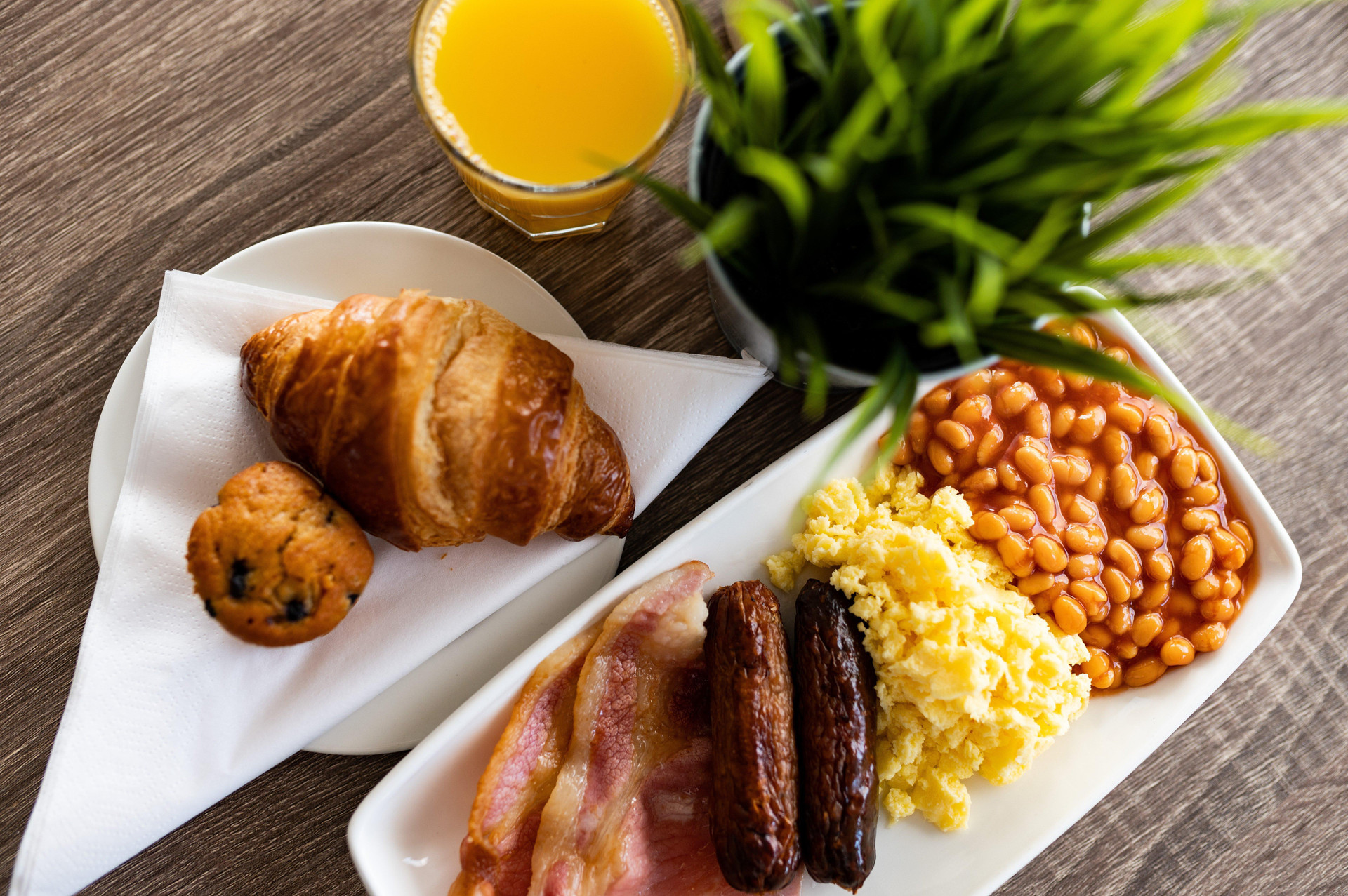 Restaurant Holiday Inn Express Cardiff Airport by IHG