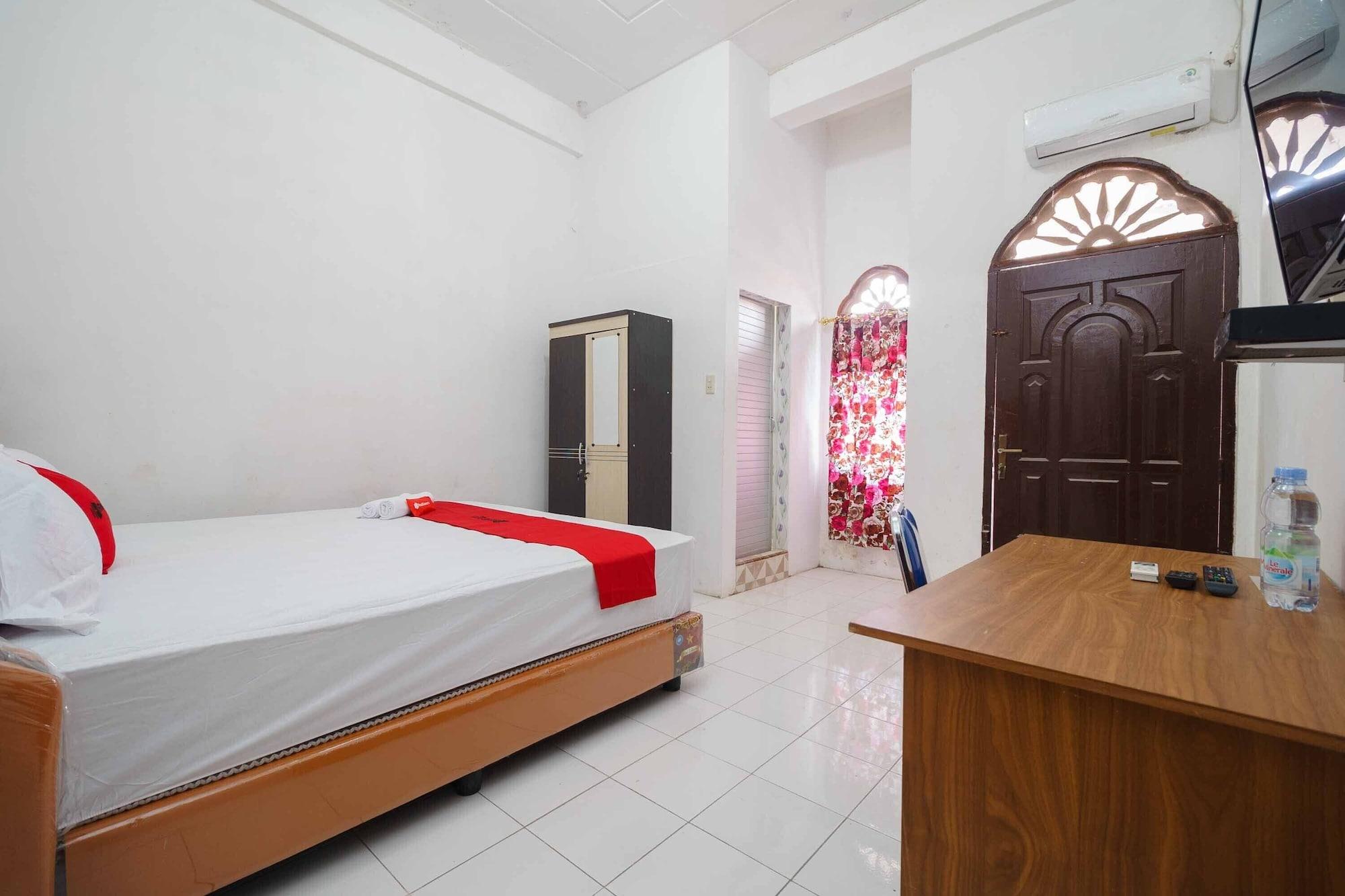 Habitación RedDoorz Syariah near Stasiun Kereta Api Kisaran
