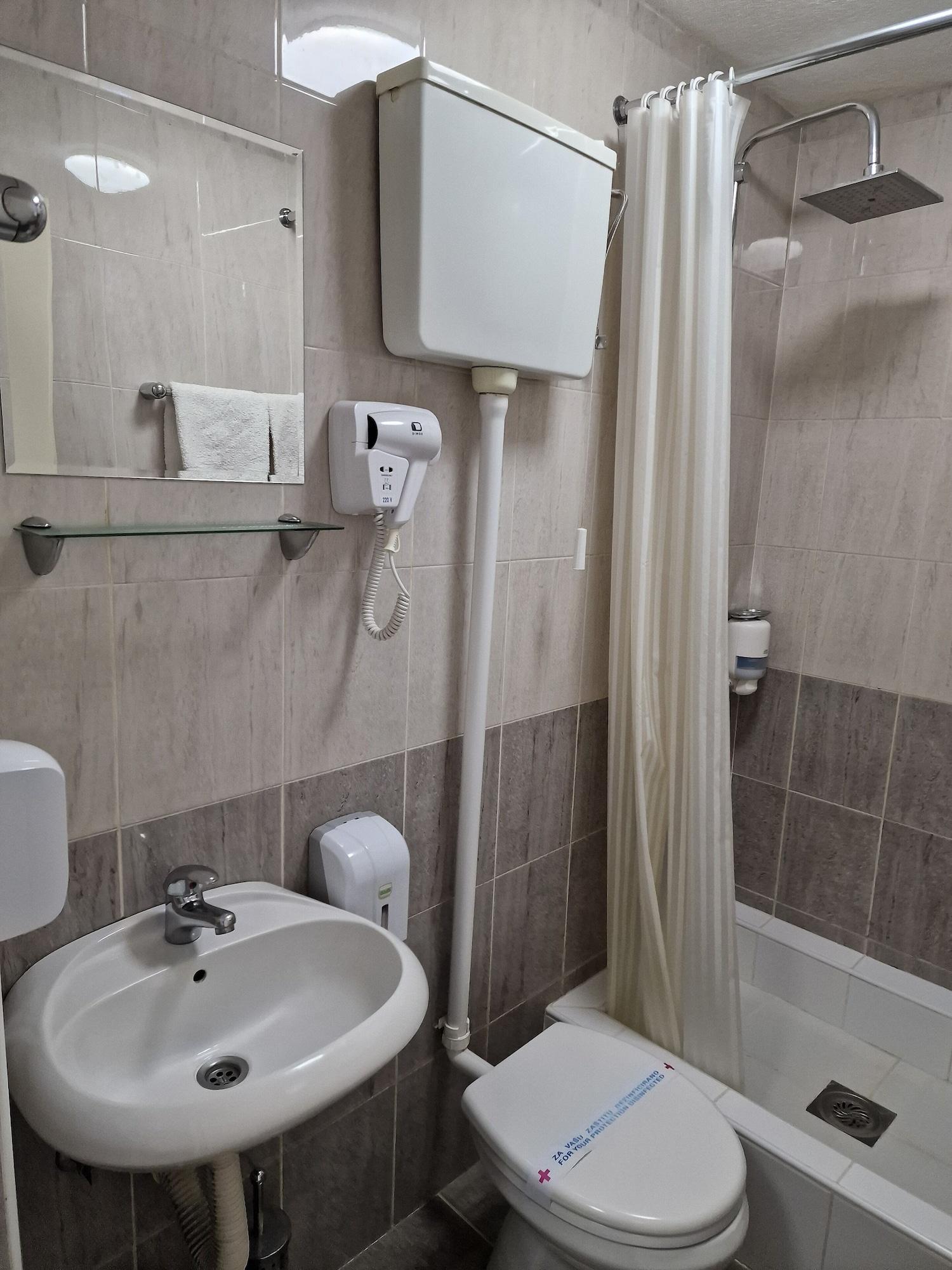 Equipamiento de Habitación Hotel Djerdan
