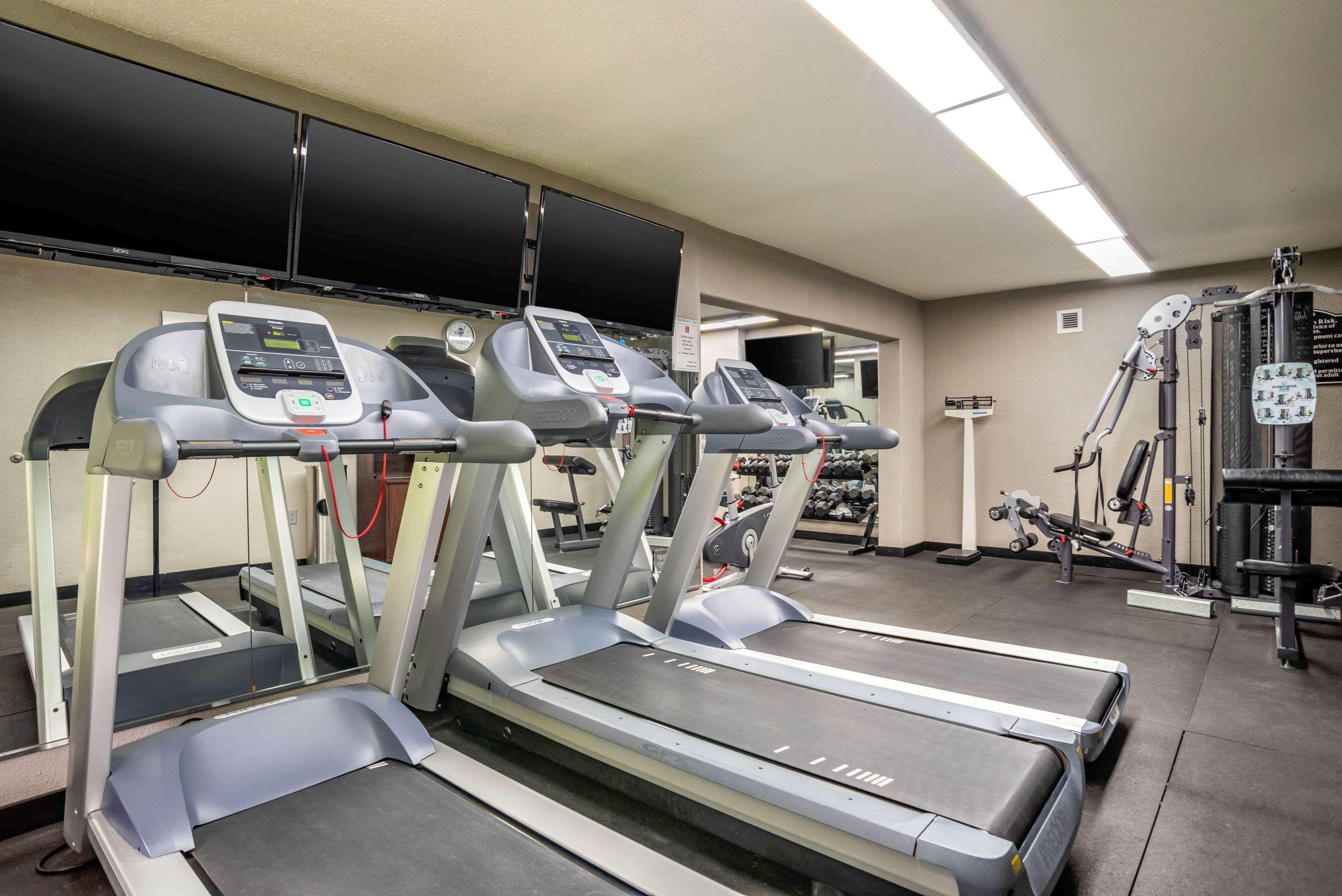 Gimnasio Clarion Inn and Conference Center