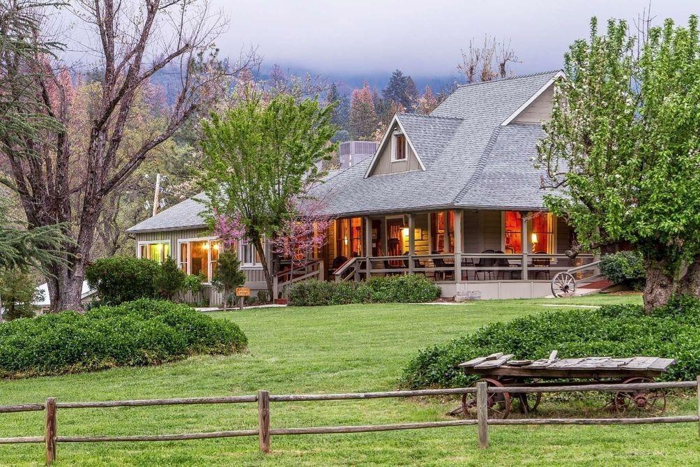 Varios Sierra Sky Ranch