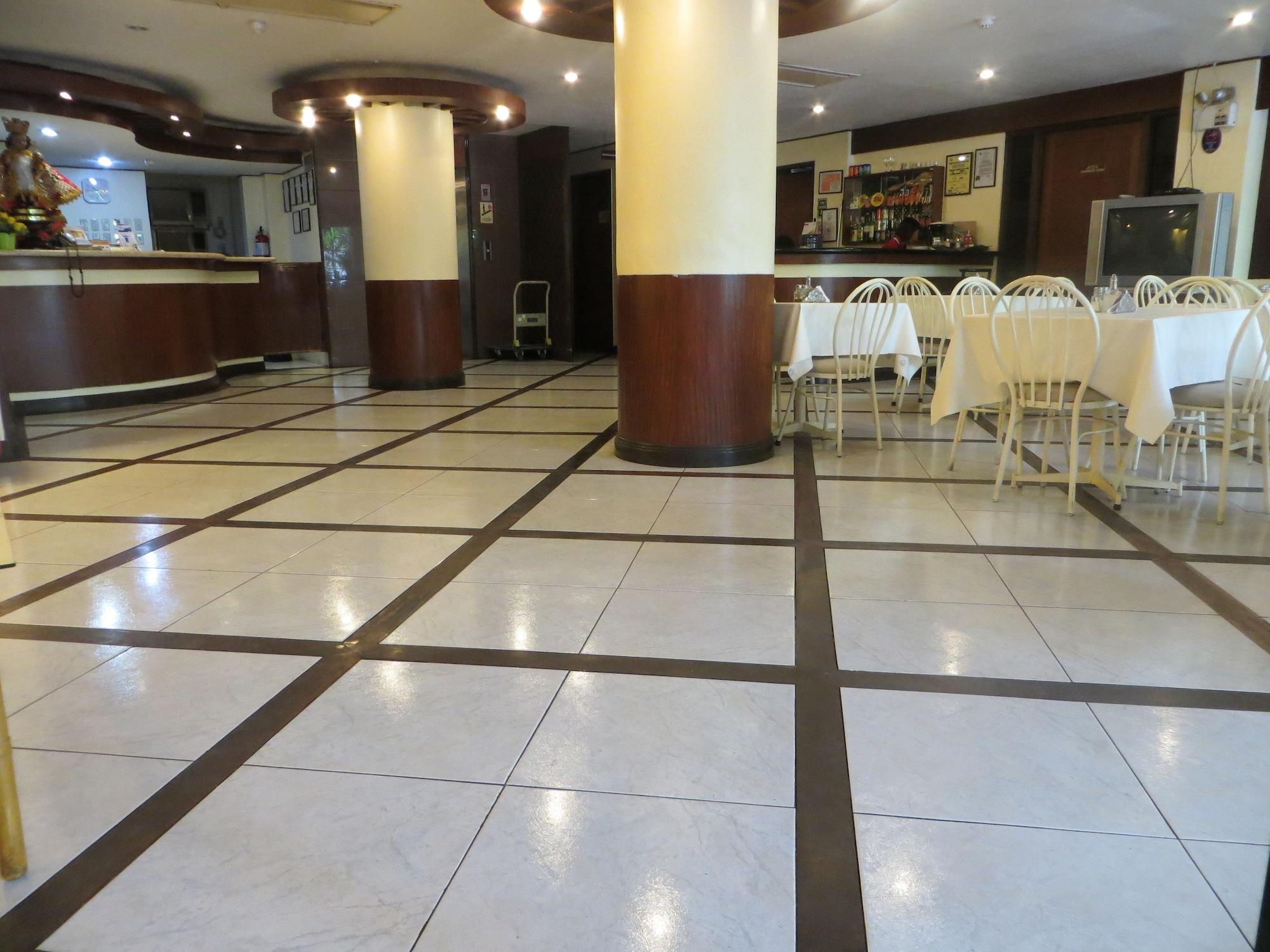 Vista Lobby Paragon Suites