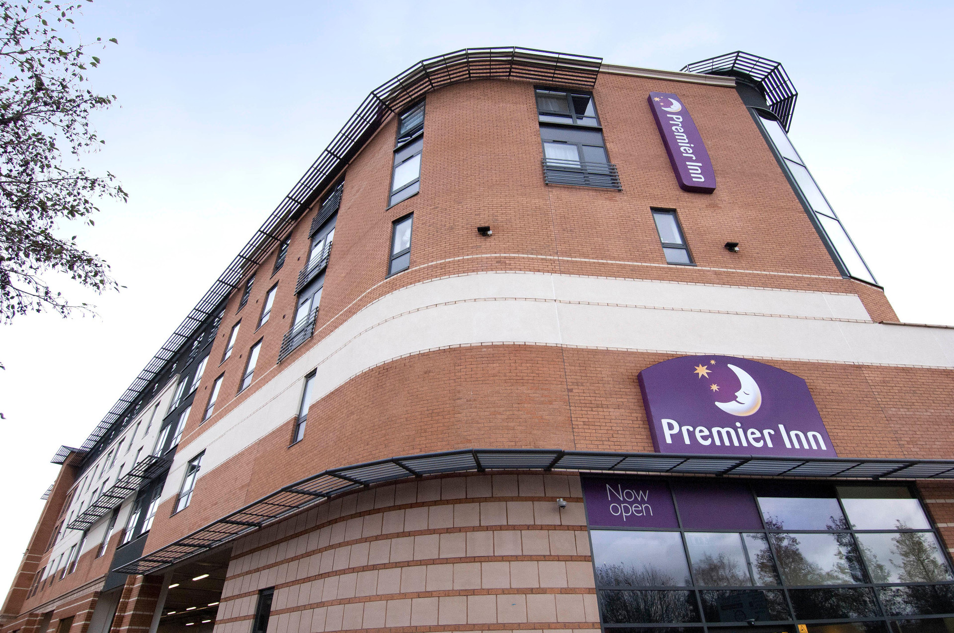 Vista Exterior Premier Inn Solihull Town Centre