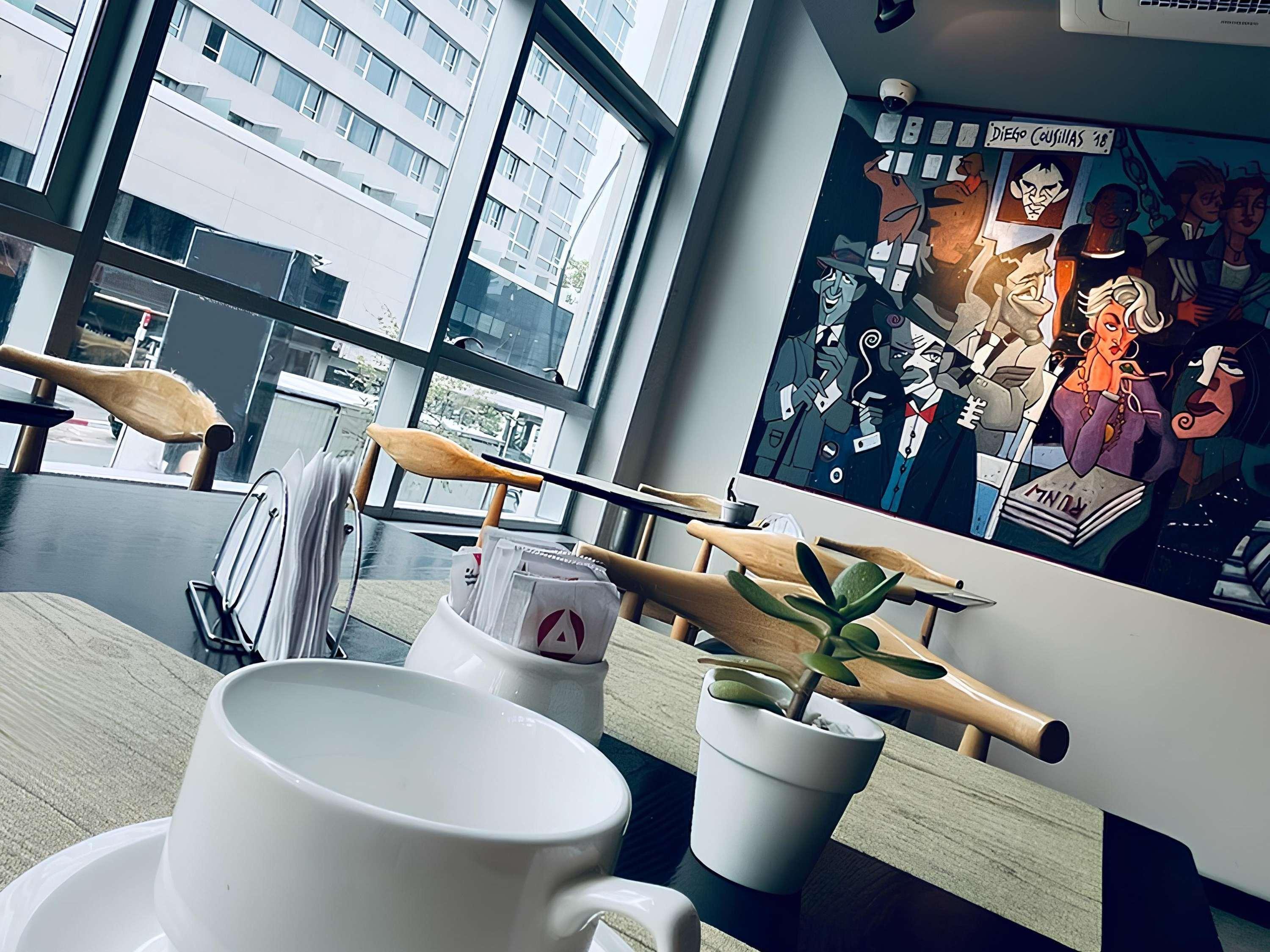 Restaurant ibis styles Montevideo Biarritz Hotel
