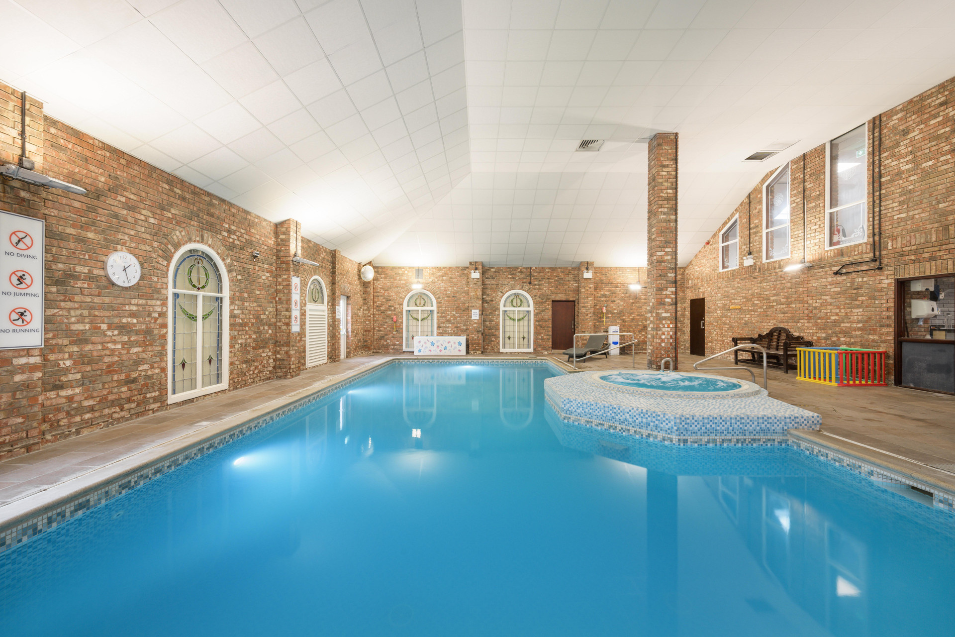 Vista Piscina Holiday Inn Norwich North by IHG