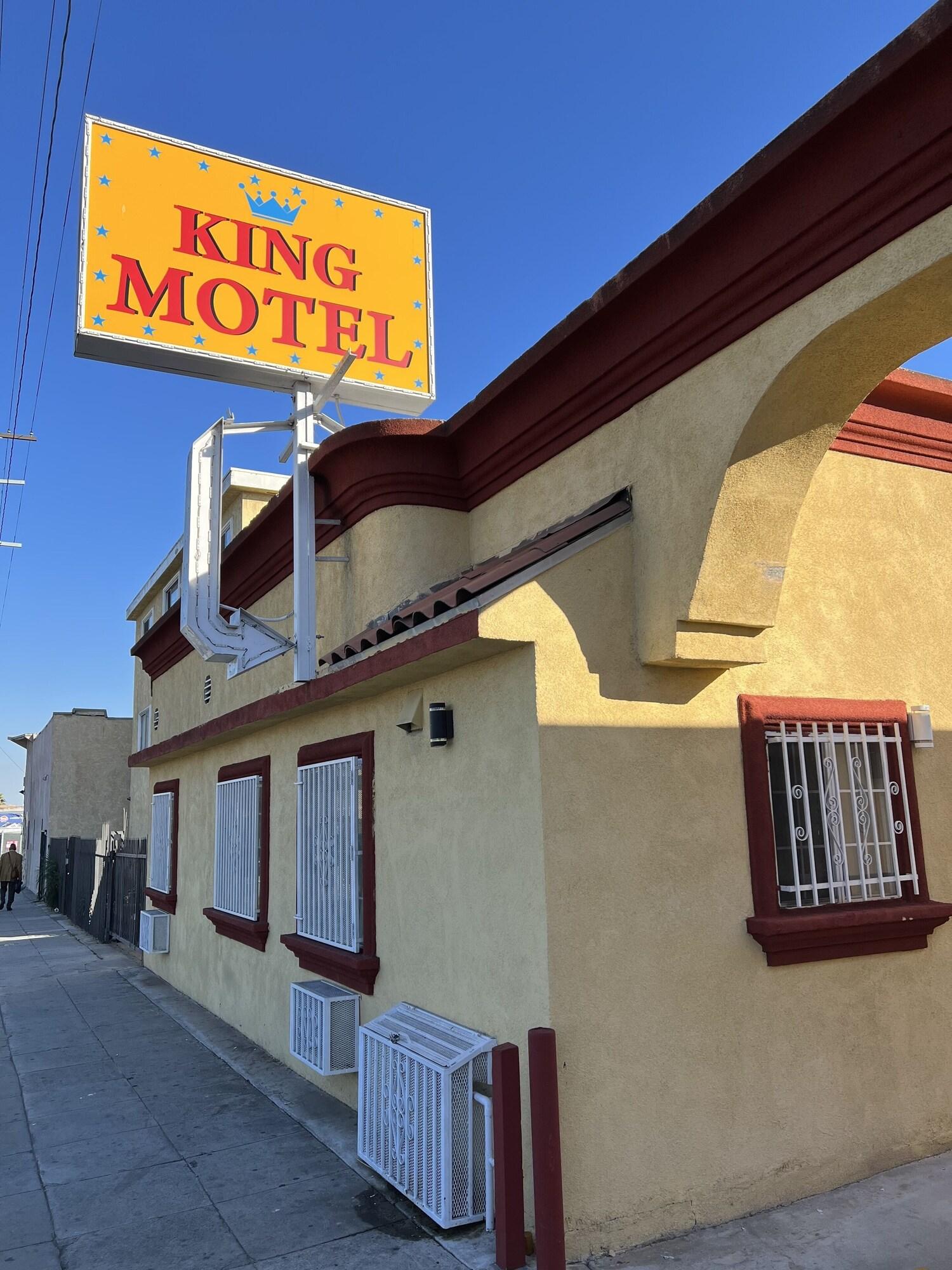 Varios KING MOTEL