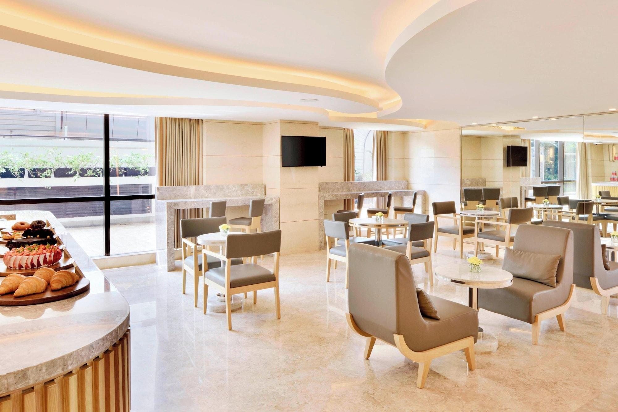 Restaurant Courtyard by Marriott Bengaluru Hebbal