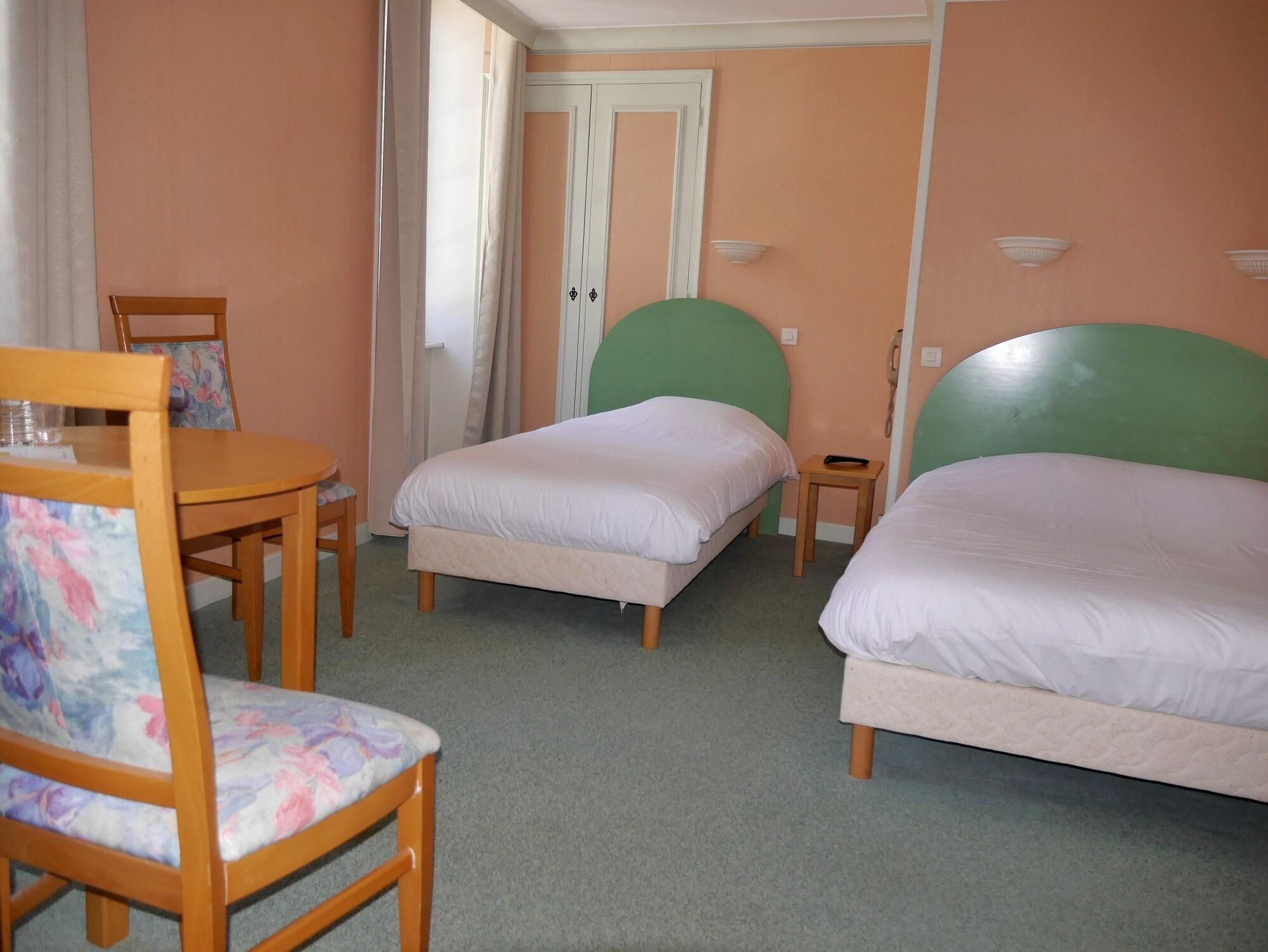 Habitación Hôtel du Commerce