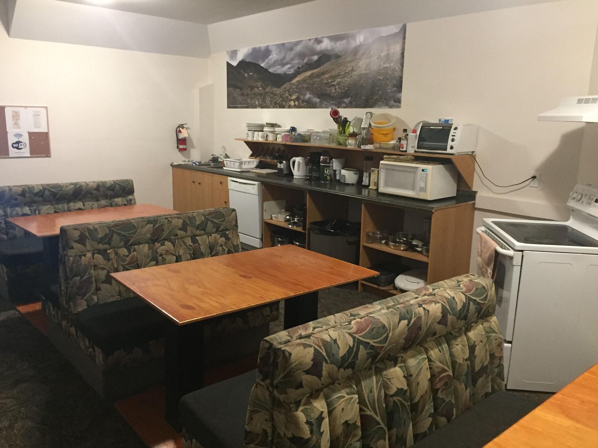 Restaurant Invermere Hostel
