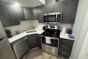 Alquiler Vacacional - 1-Bedroom | On site Parking | near YQR Airport