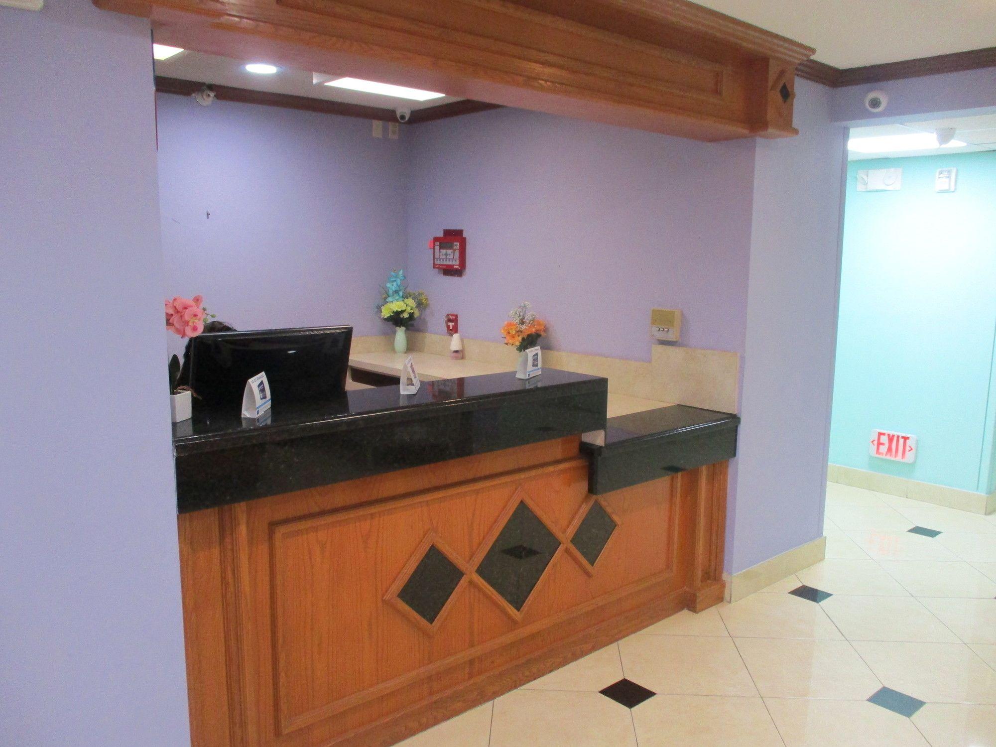 Vista Lobby SureStay Plus Hotel by Best Western Houston Intercontinental