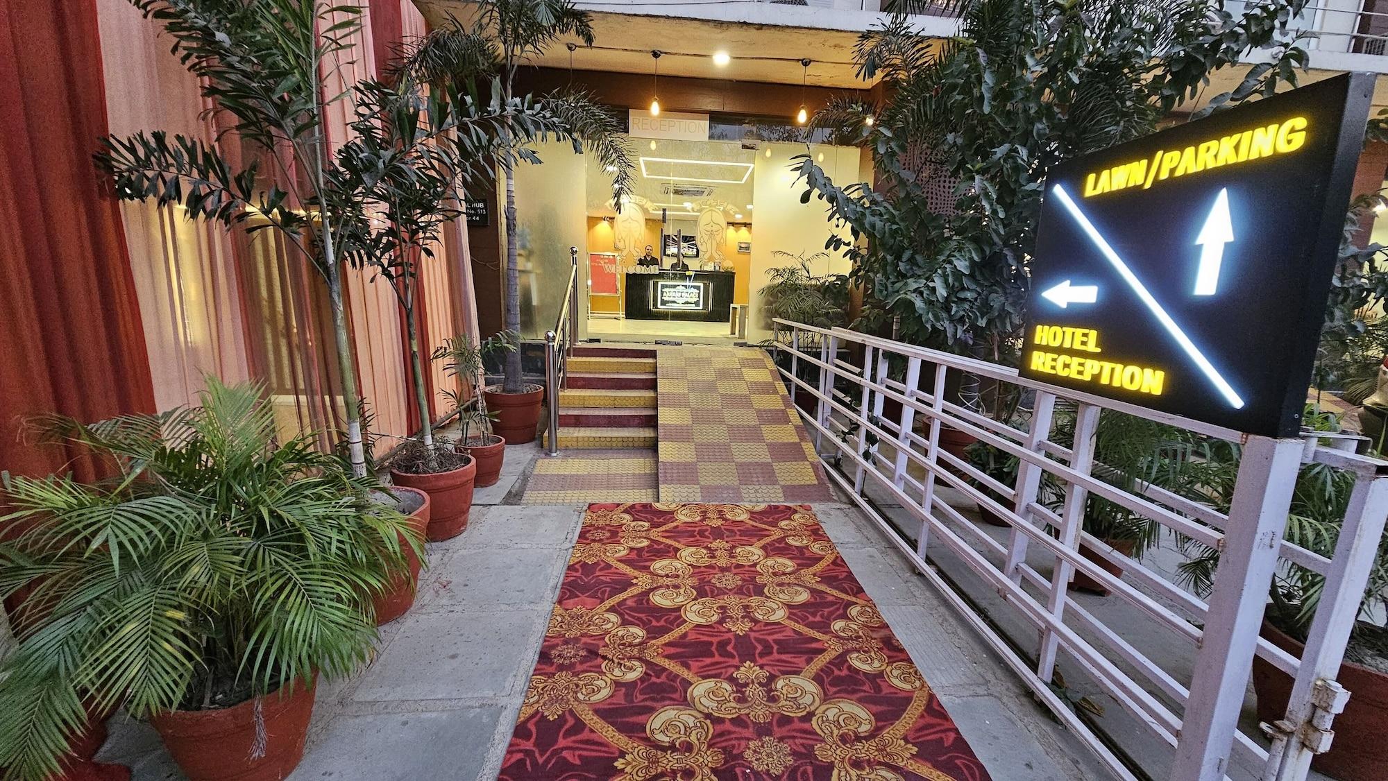 Vista Exterior Hotel Aarkay Palace