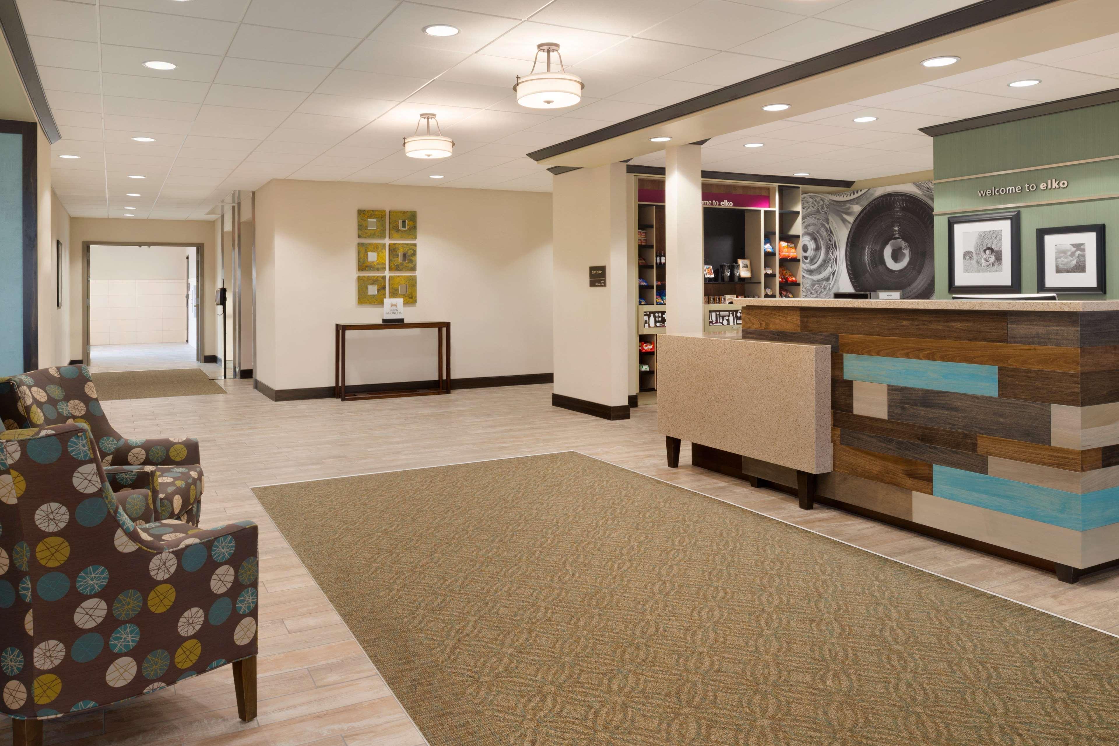 Vista Lobby Hampton Inn Elko