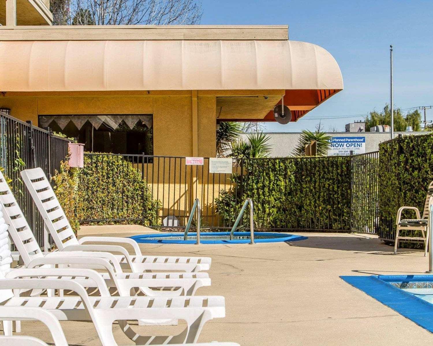 Vista Piscina Quality Inn Oakland Airport